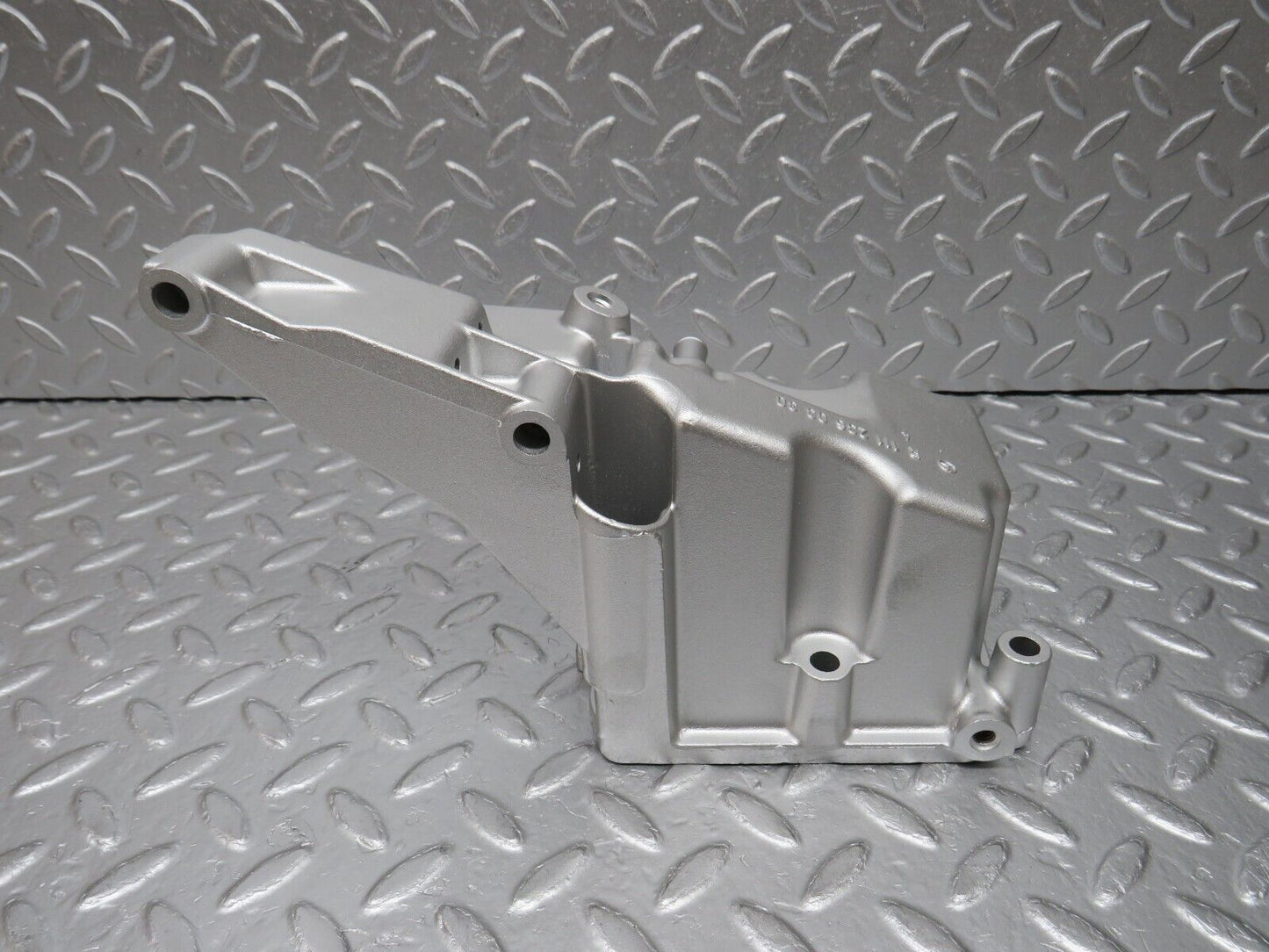 33537 Mercedes-Benz W202 C180 Engine Mount Gearbox Bracket 1112360330