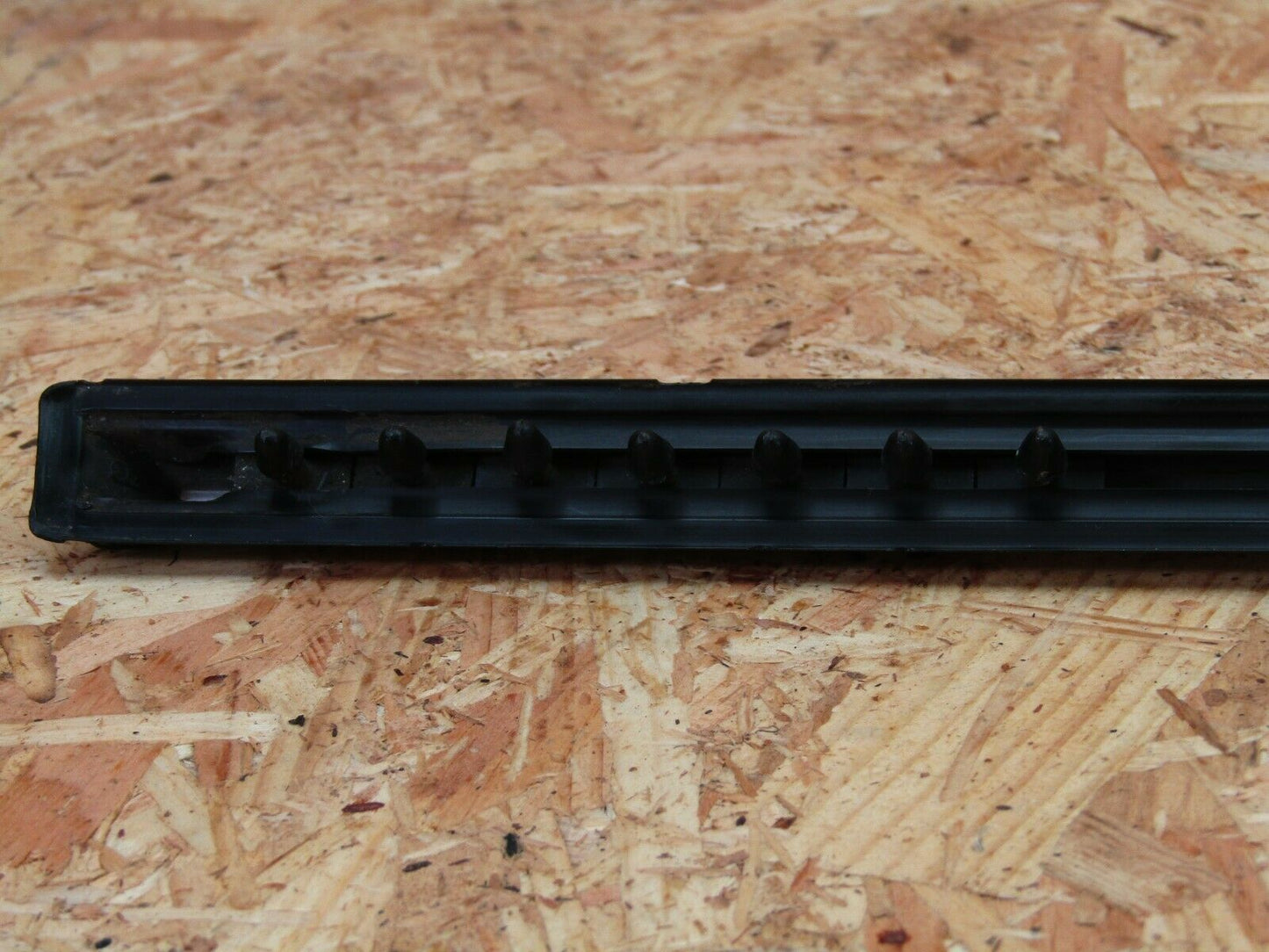 2173 Mercedes-Benz W123 230E Front Left Door Centre Moulding Trim