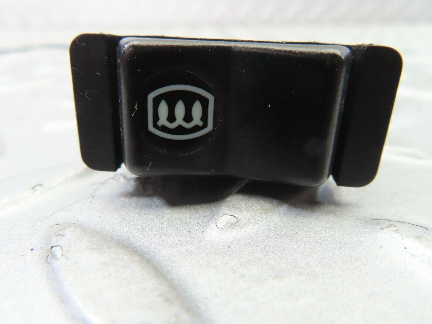 7474 Mercedes-Benz W116 450SE Rear Heated Window Switch 0008206010