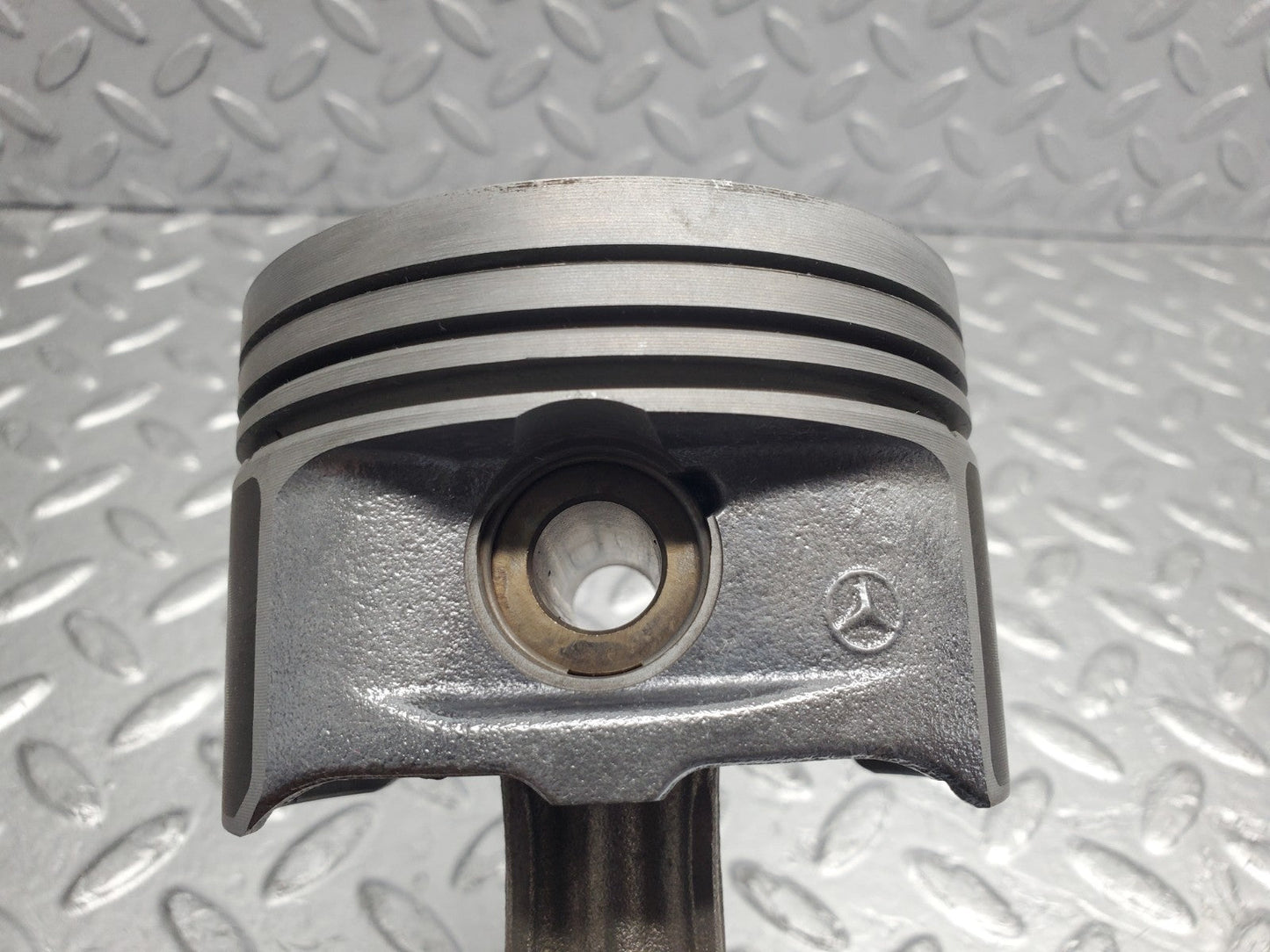 W124 Wagon piston with connecting rod used OEM