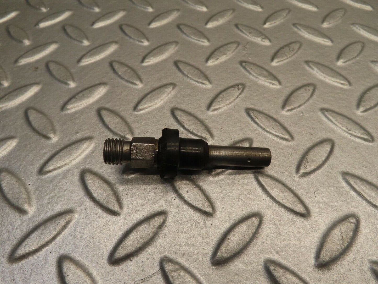11737 Mercedes-Benz R107 450SL Fuel Injector Bosch