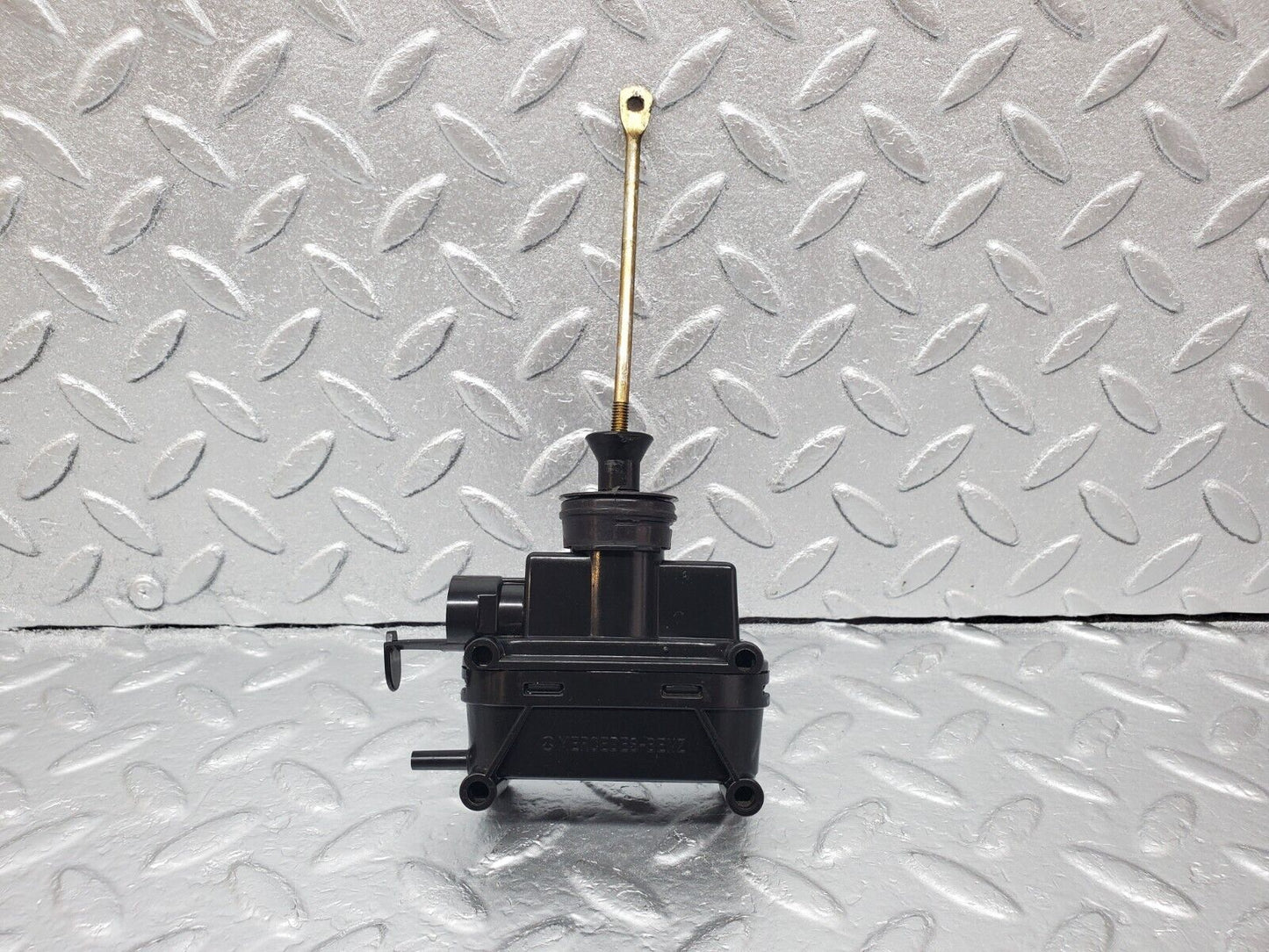 45642 Mercedes-Benz W126 420SE Front Left Door Lock Vacuum Actuator