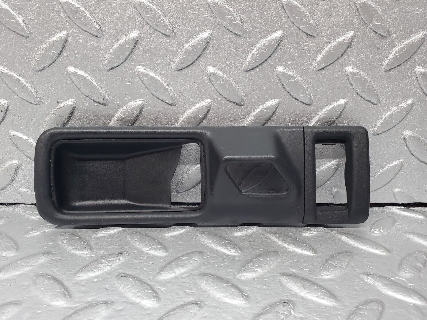 45895 Mercedes-Benz W126 420SE Rear Interior Door Handle Frame Right 1267660211 1267660491