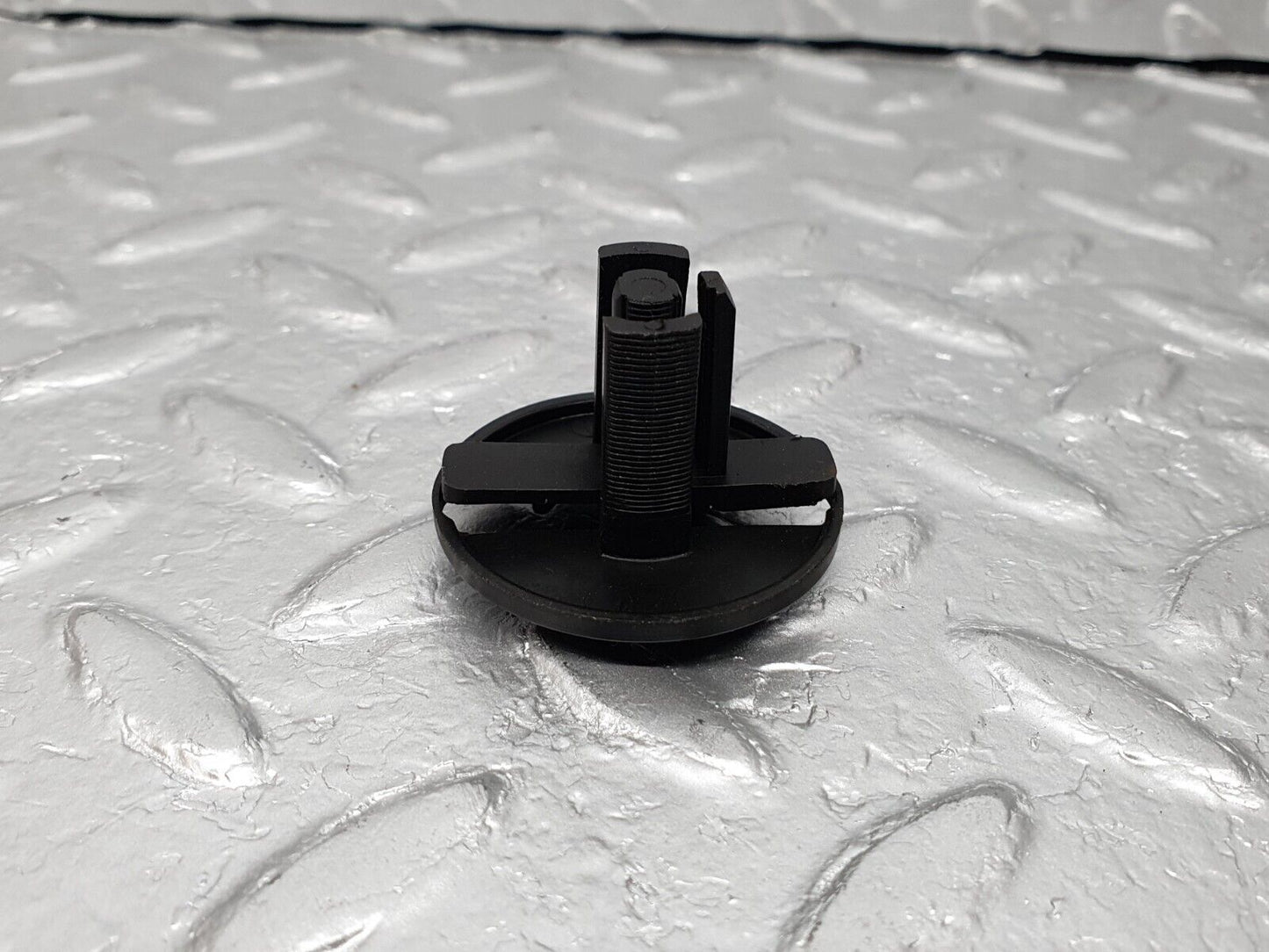 41689 Mercedes-Benz W124 200E Radiator Fan Shroud Holder