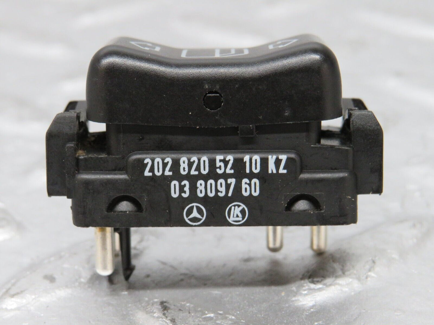 33321 Mercedes-Benz W202 C180 Electric Window Switch Right 2028205210