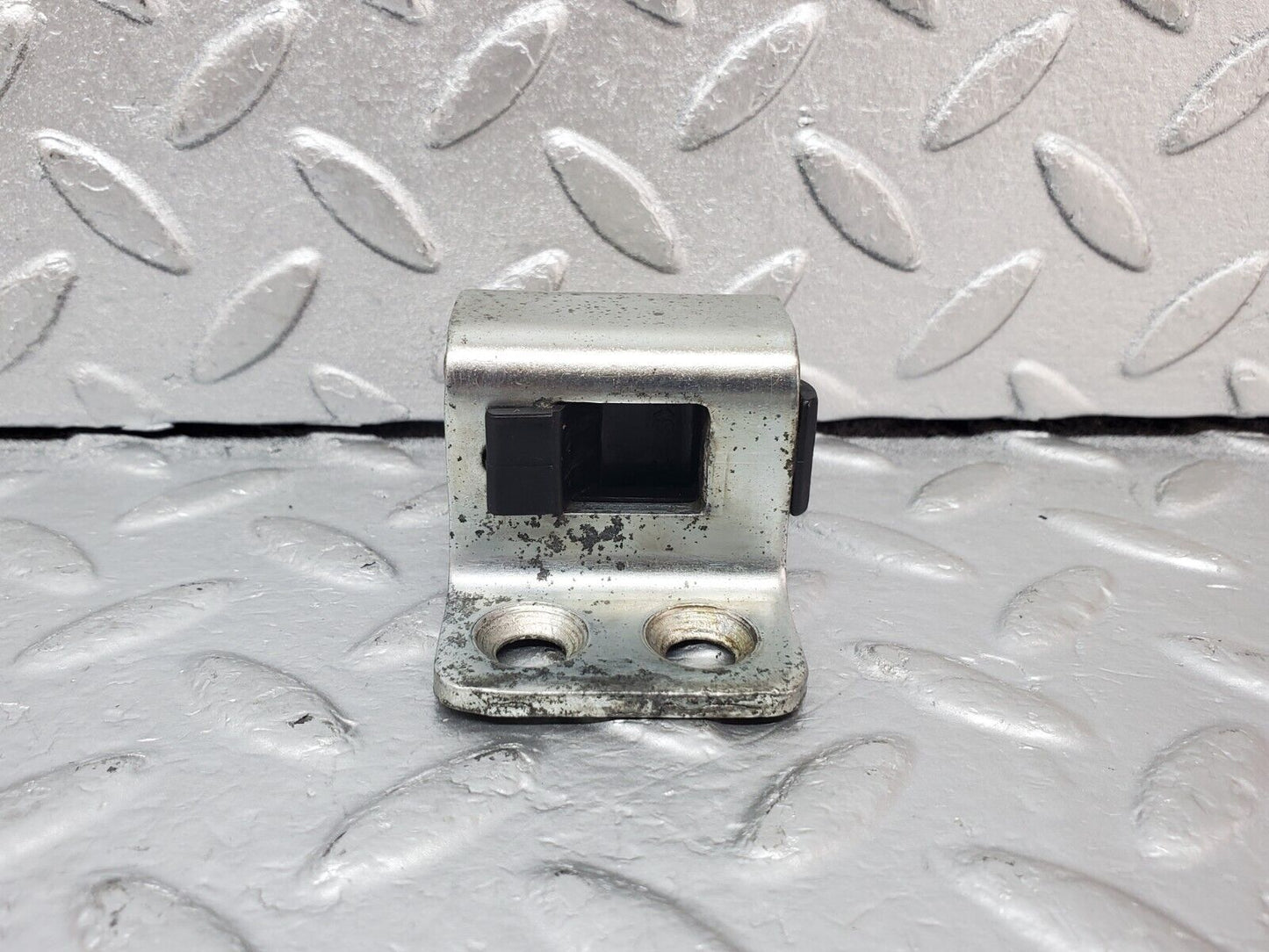 44342 Mercedes-Benz W123 280E Left Door Lock Latch