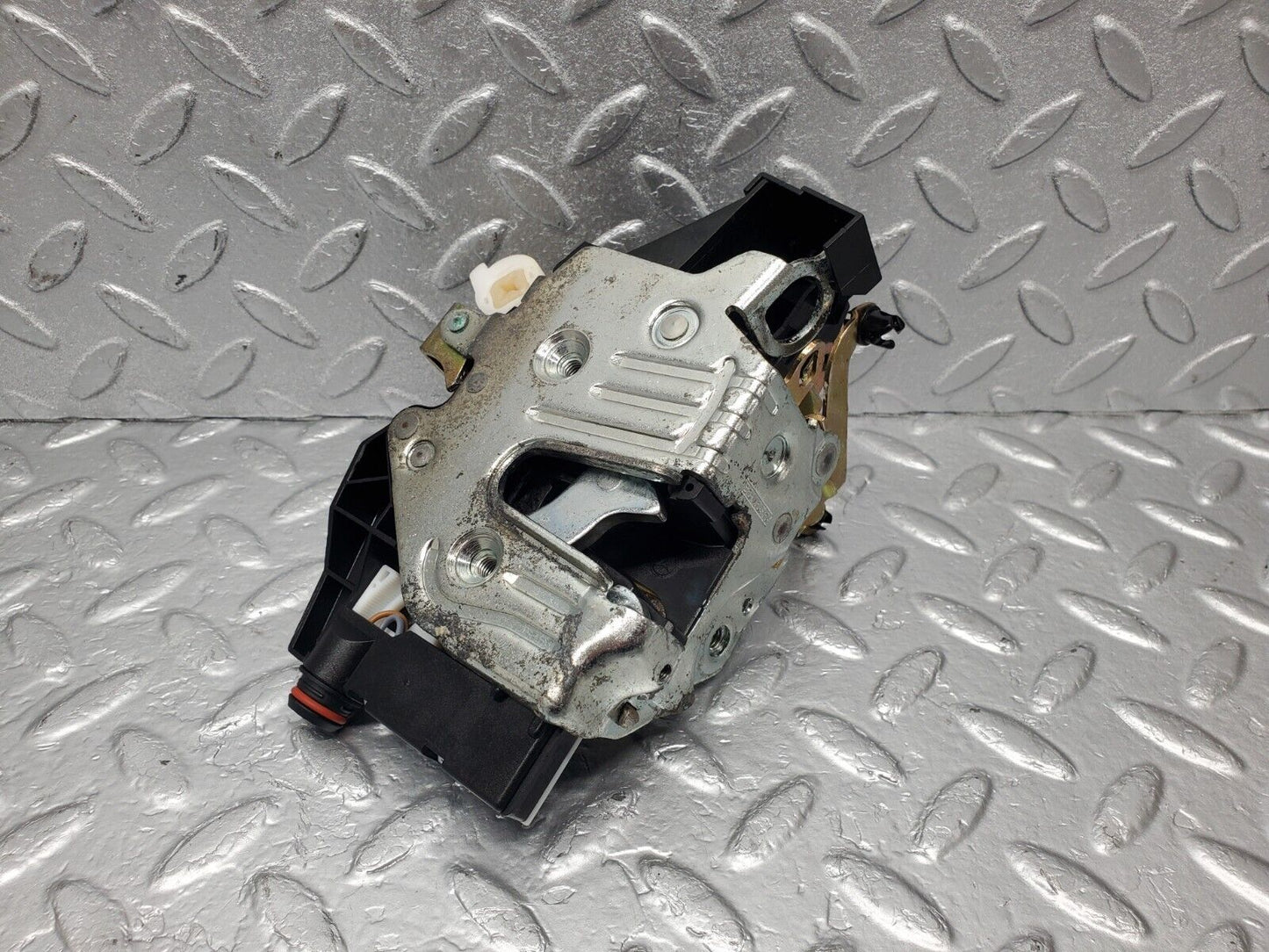 46750 Mercedes-Benz R129 320SL Coupe Left Door Lock Mechanism