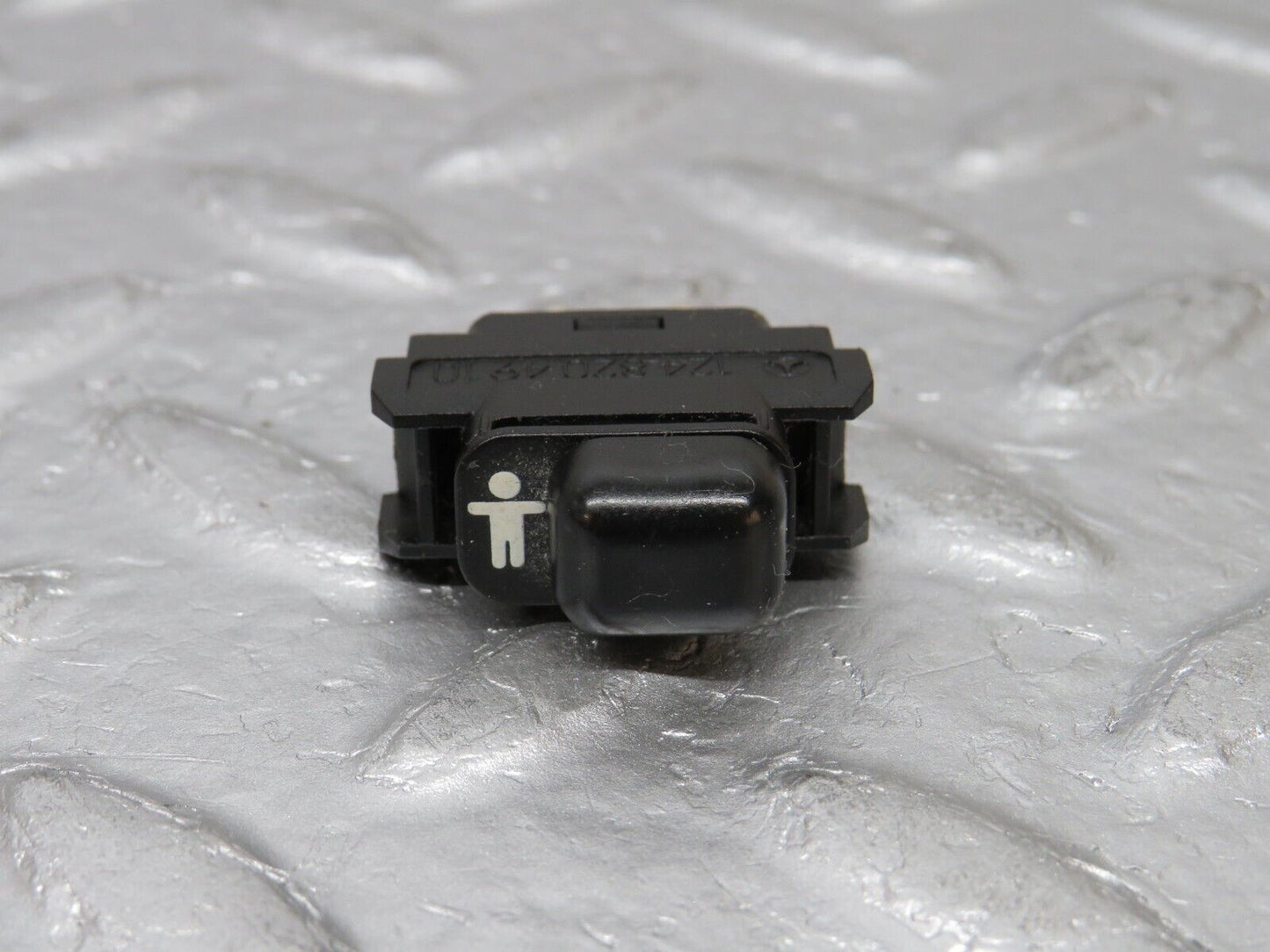 32404 Mercedes-Benz S124 300TE Wagon Child Lock Control Switch 1248204910