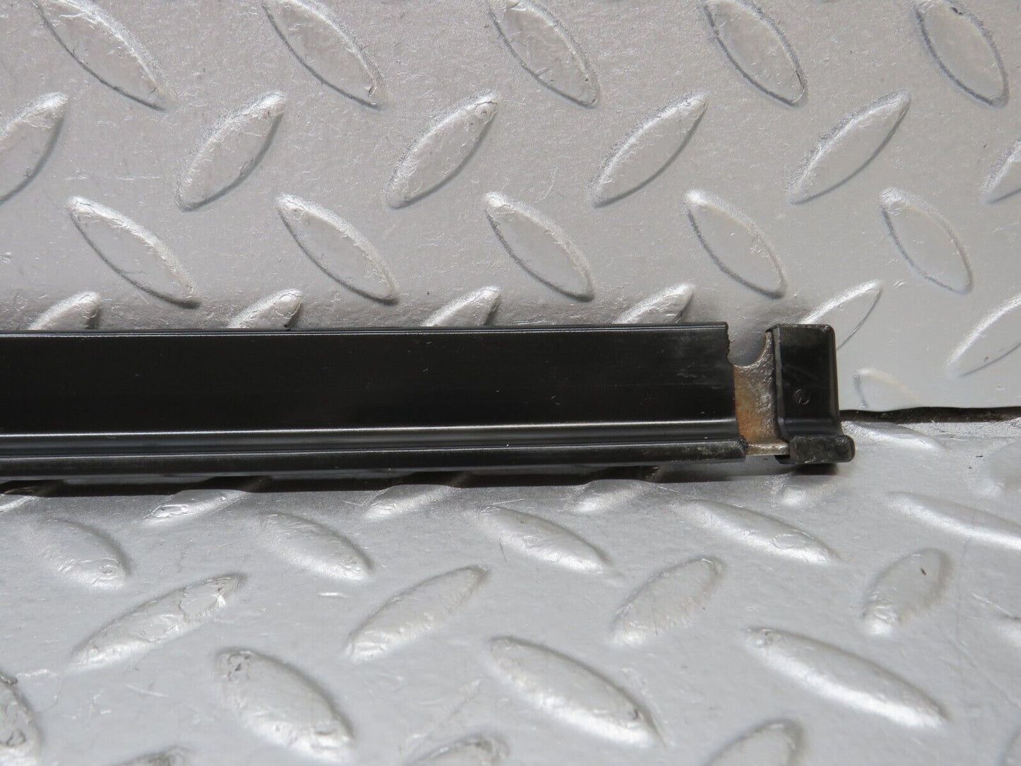 36304 Mercedes-Benz W126 420SE Seat Belt Runner
