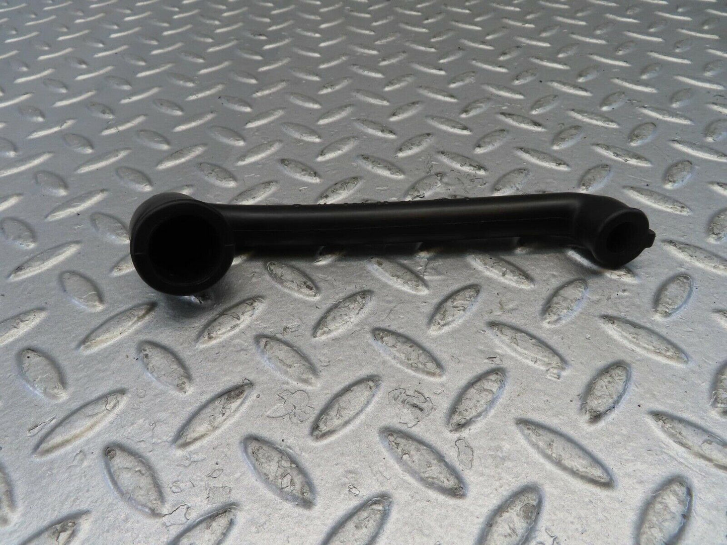 11019 Mercedes-Benz R107 W116 Air Hose For Valve Cover 1160940591