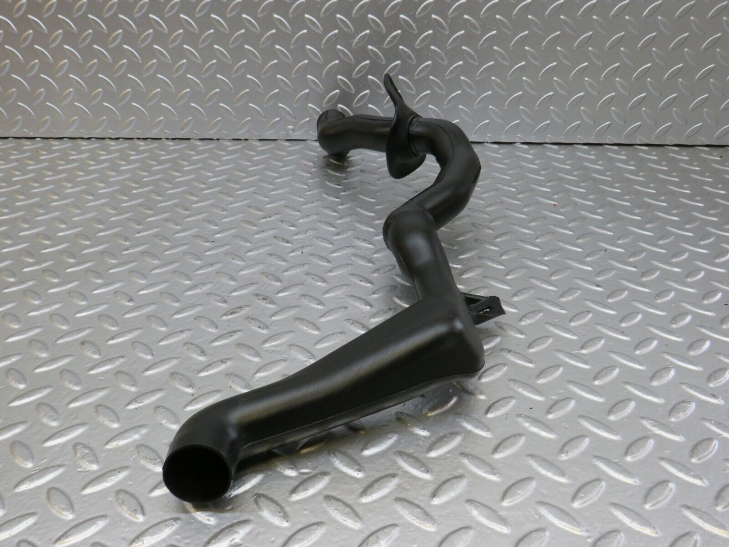 24737 Mercedes-Benz W140 S320 Engine Bay Water Drain Left Side 1406280178