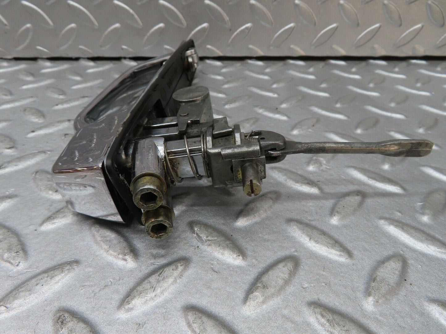 17658 Mercedes-Benz W116 450SEL Exterior Chrome Door Handle Left No Key