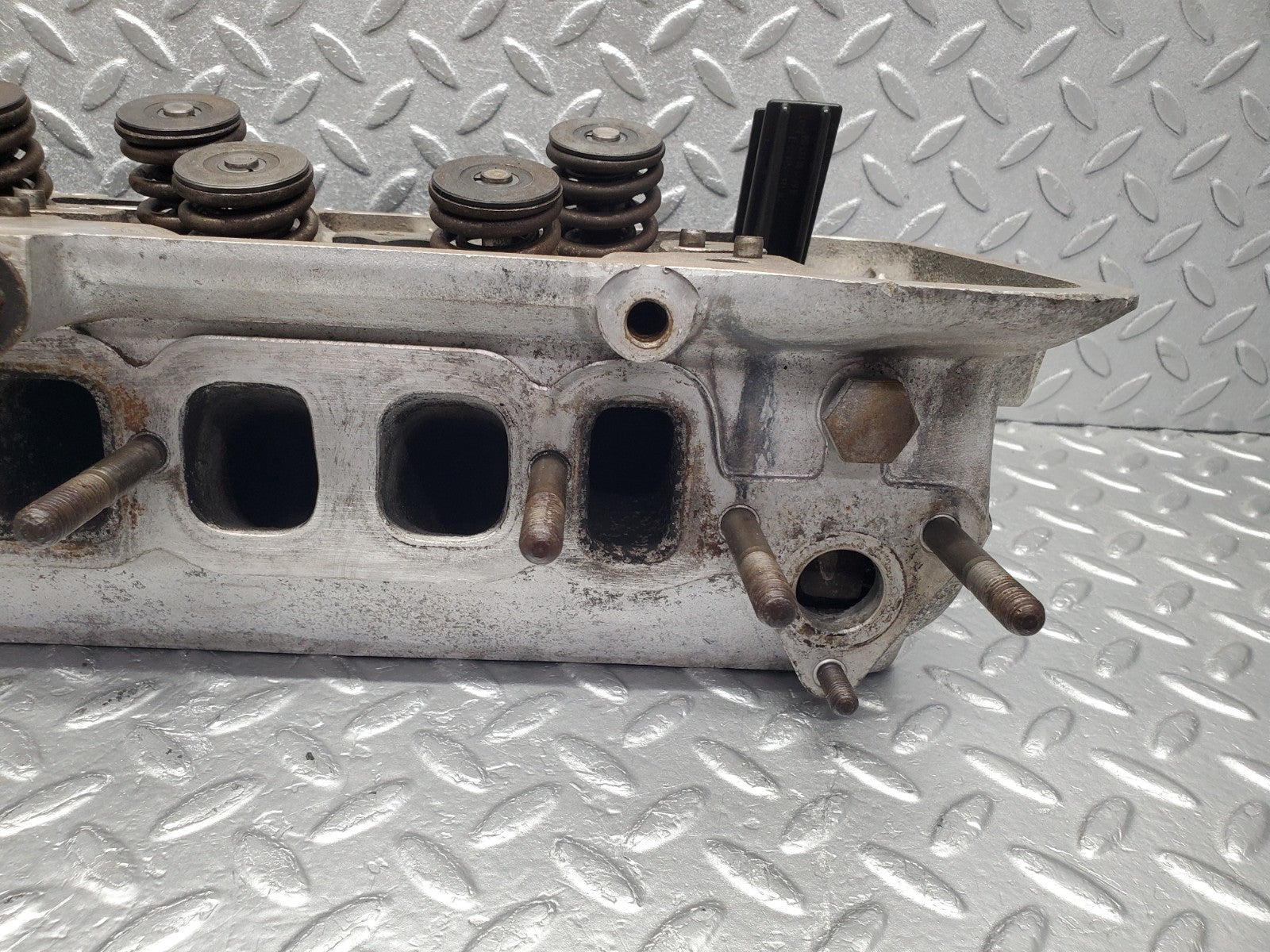 W112 cylinder head used OEM