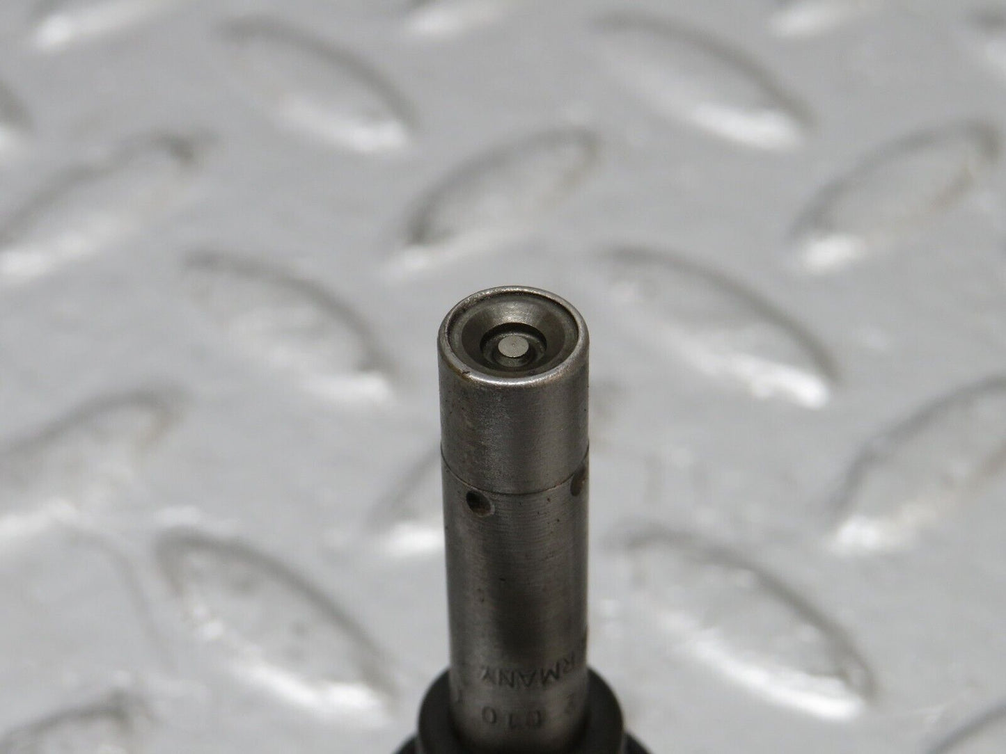 34129 Mercedes-Benz W124 260E Fuel Injector Bosch 0437502010