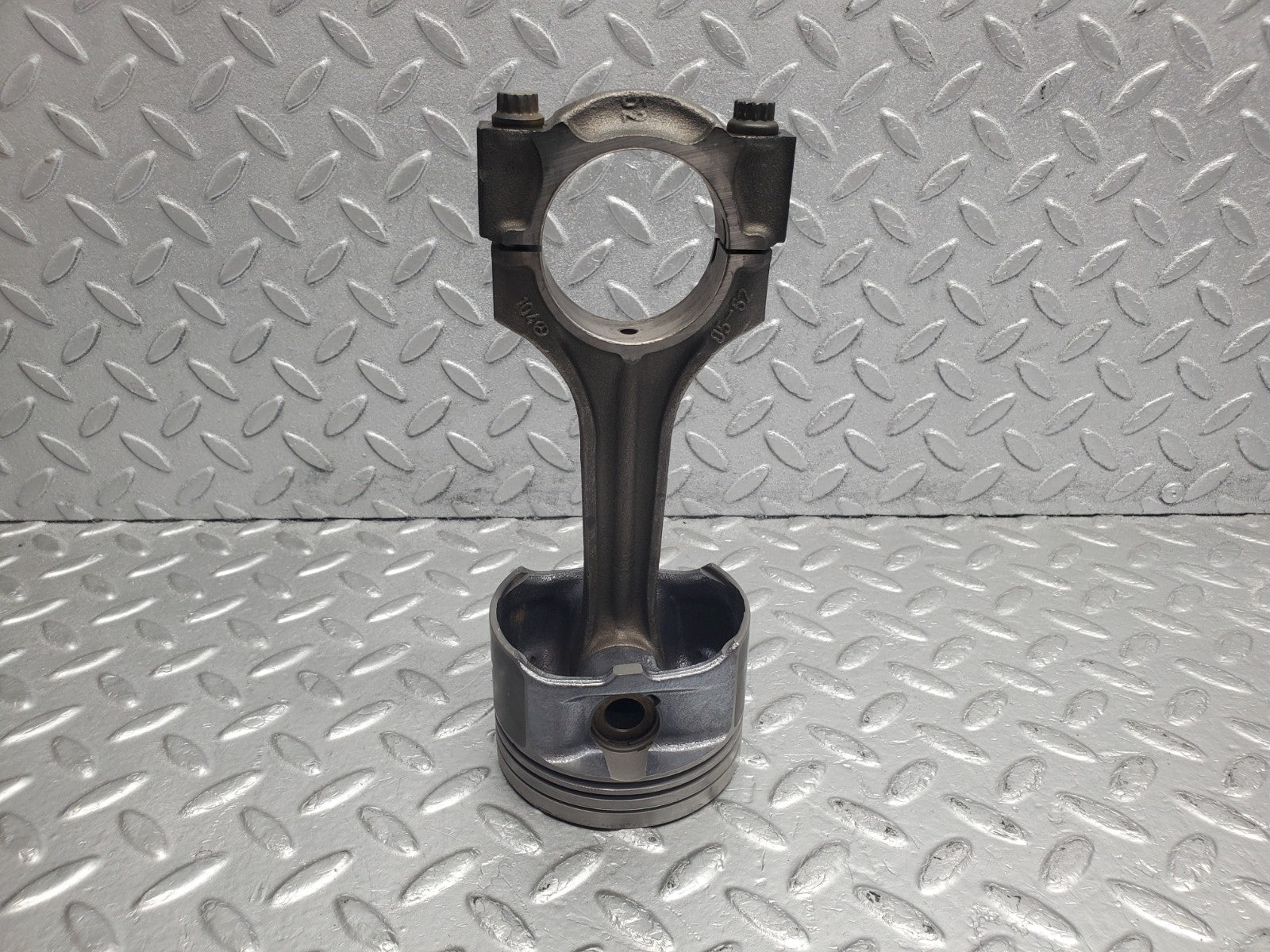 W124 Wagon piston with connecting rod used OEM