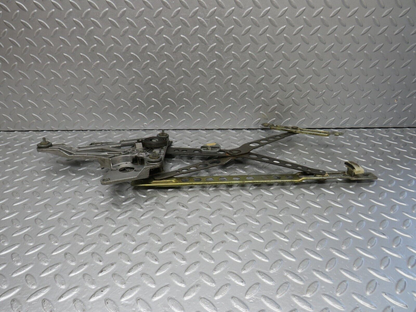 40606 Mercedes-Benz W123 300D Front Left Power Window Regulator 1237202746