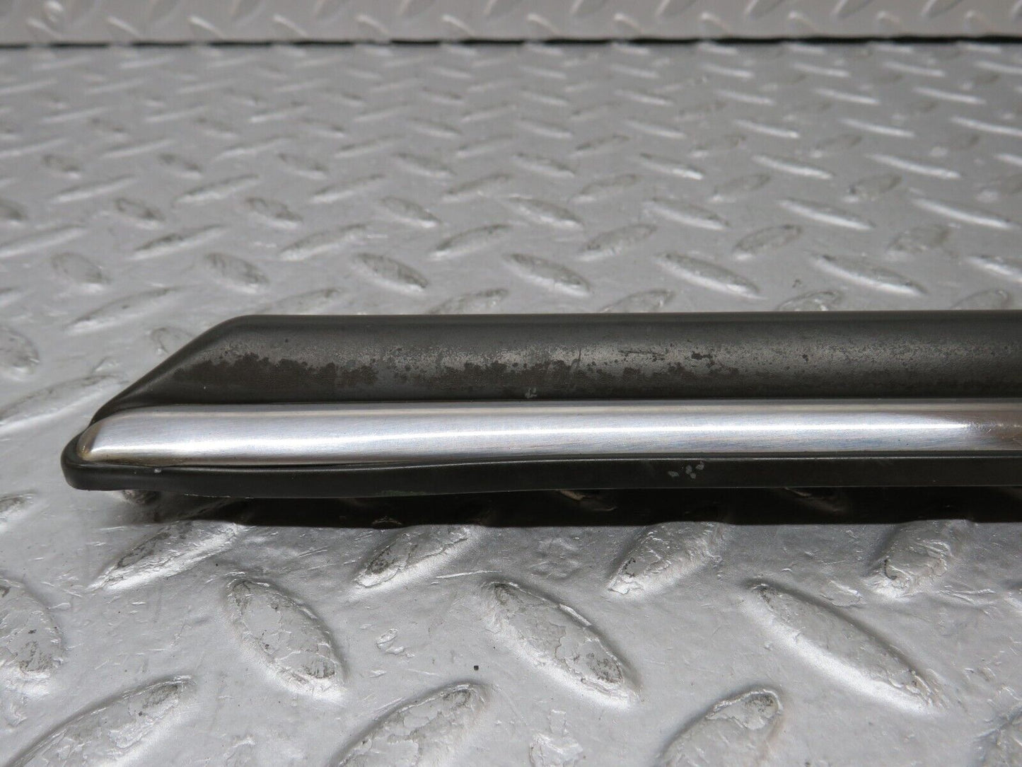 35488 Mercedes-Benz R107 280SL Front Right Fender Centre Moulding Trim
