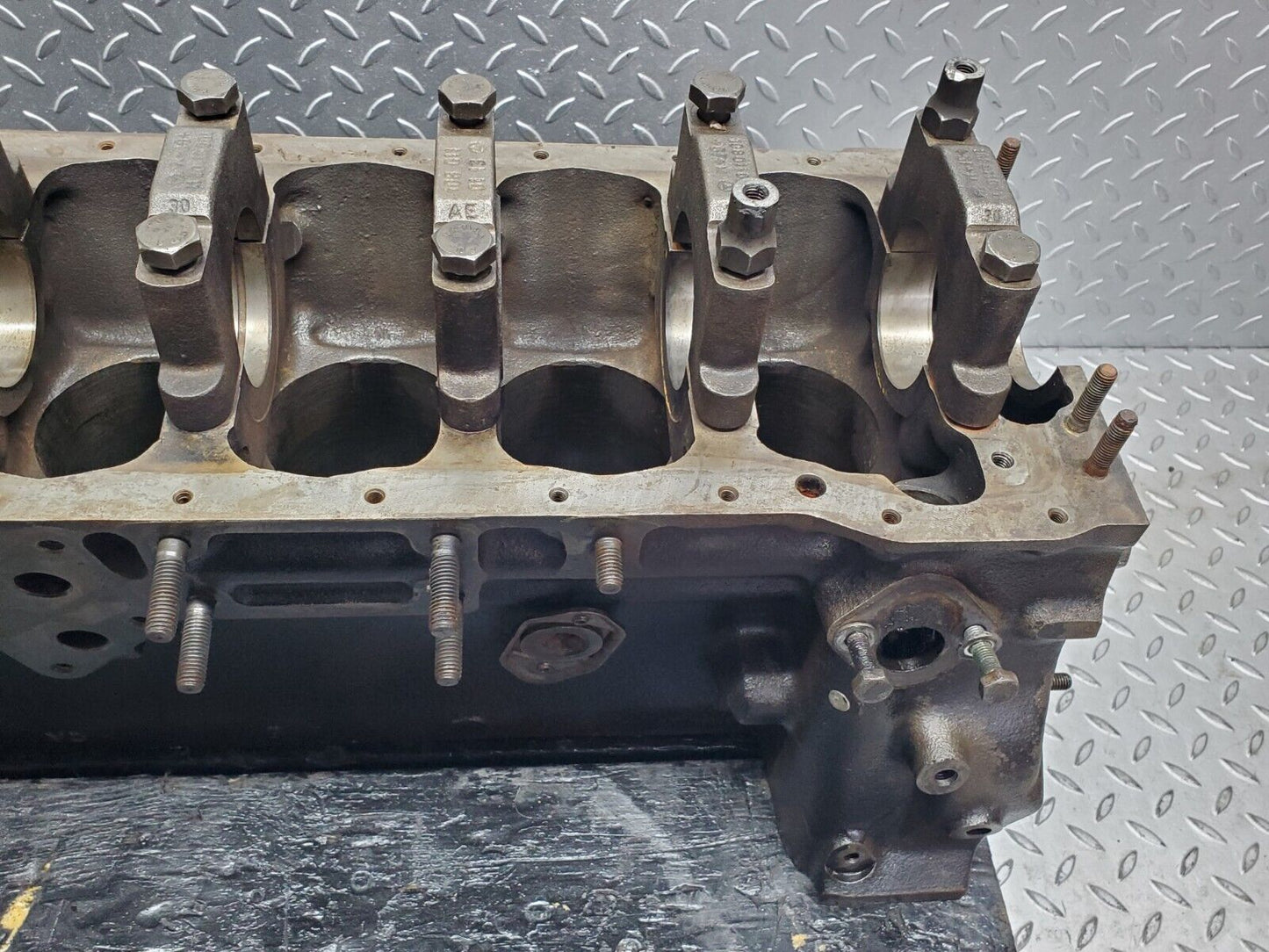 44551 Mercedes-Benz W123 280E Engine Block M110.988