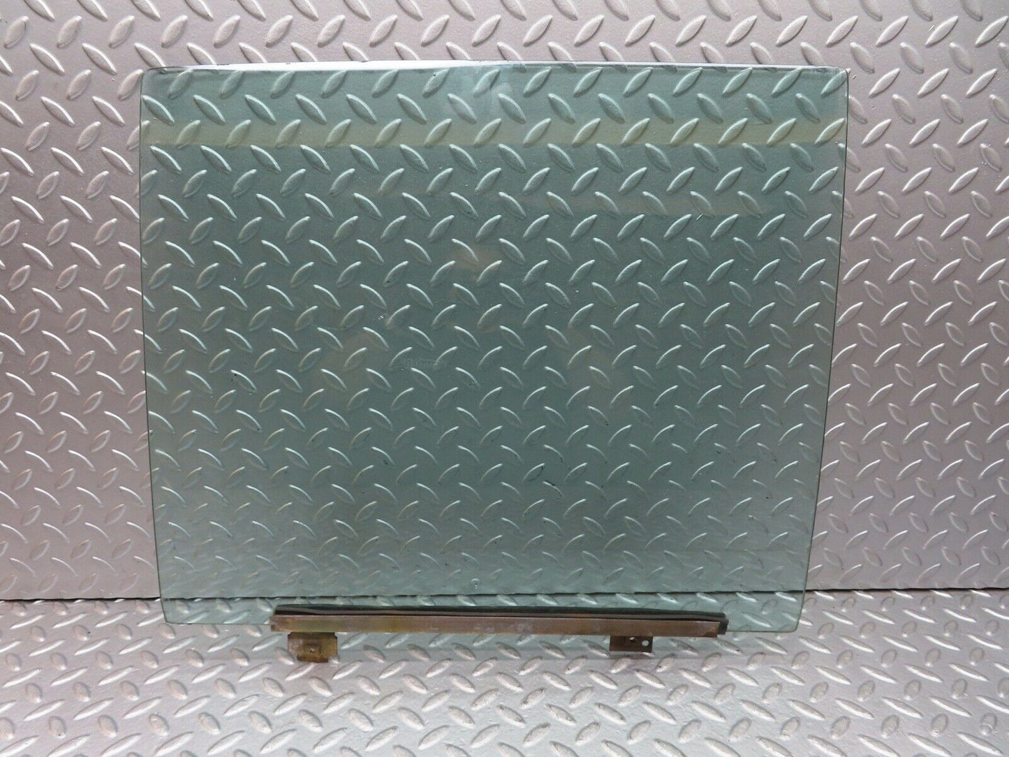 18812 Mercedes-Benz W116 Rear Right Door Window Glass
