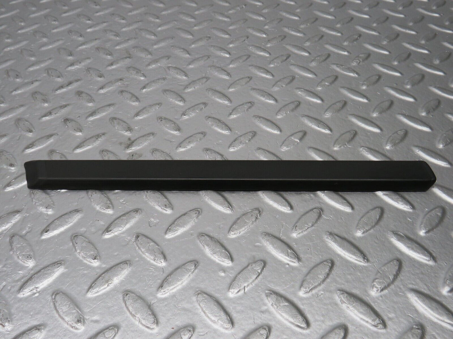 33782 Mercedes-Benz W201 190E 2.0L Front Left Fender Wing Centre Moulding Trim