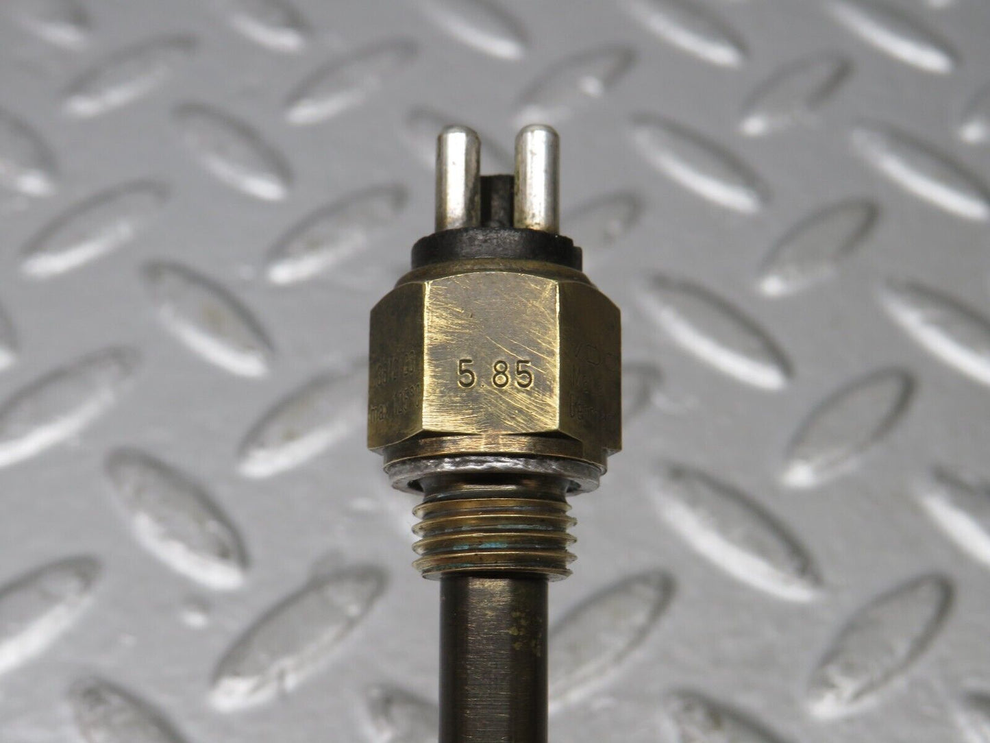 39330 Mercedes-Benz R107 500SL Coupe Temperature Sensor VDO