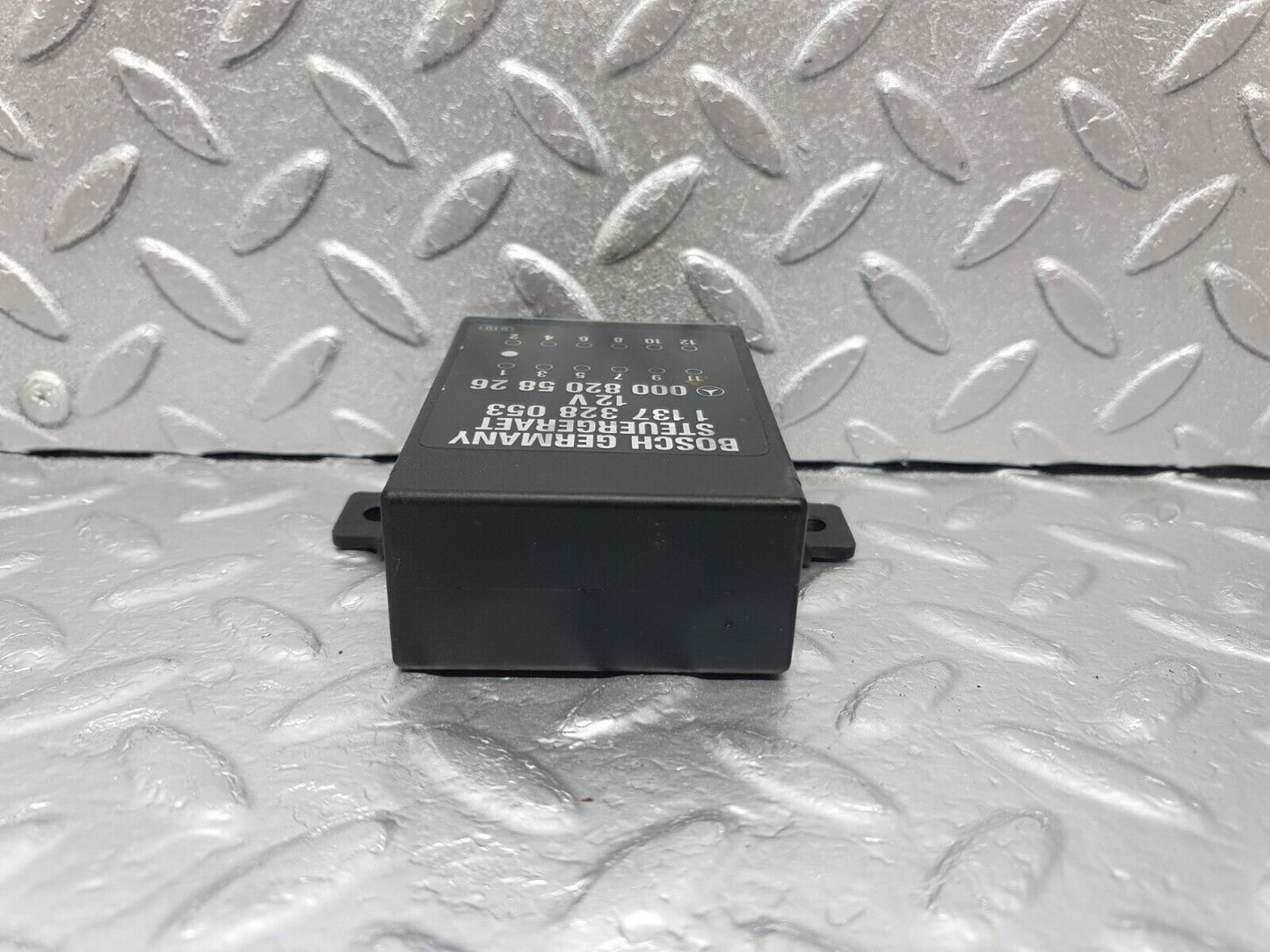 43521 Mercedes-Benz C126 380SEC Coupe Seat Belt Presenter Relay 0008205826