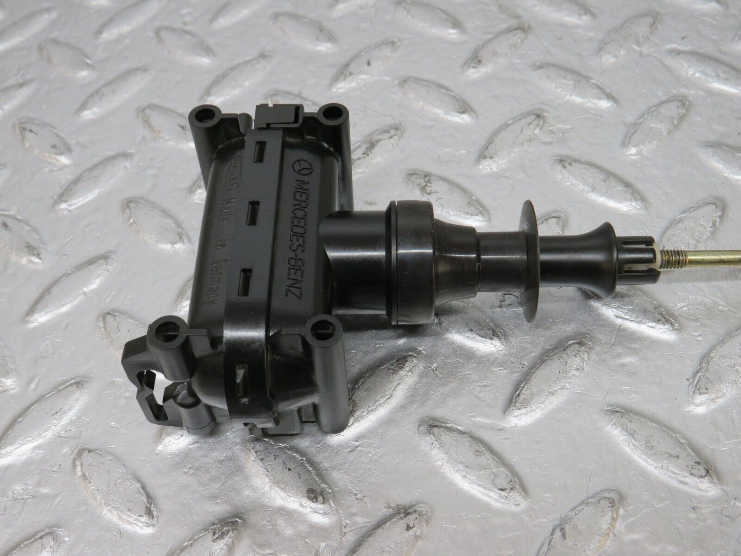 33648 Mercedes-Benz W201 190E 2.0L Door Lock Vacuum Actuator Rear Right