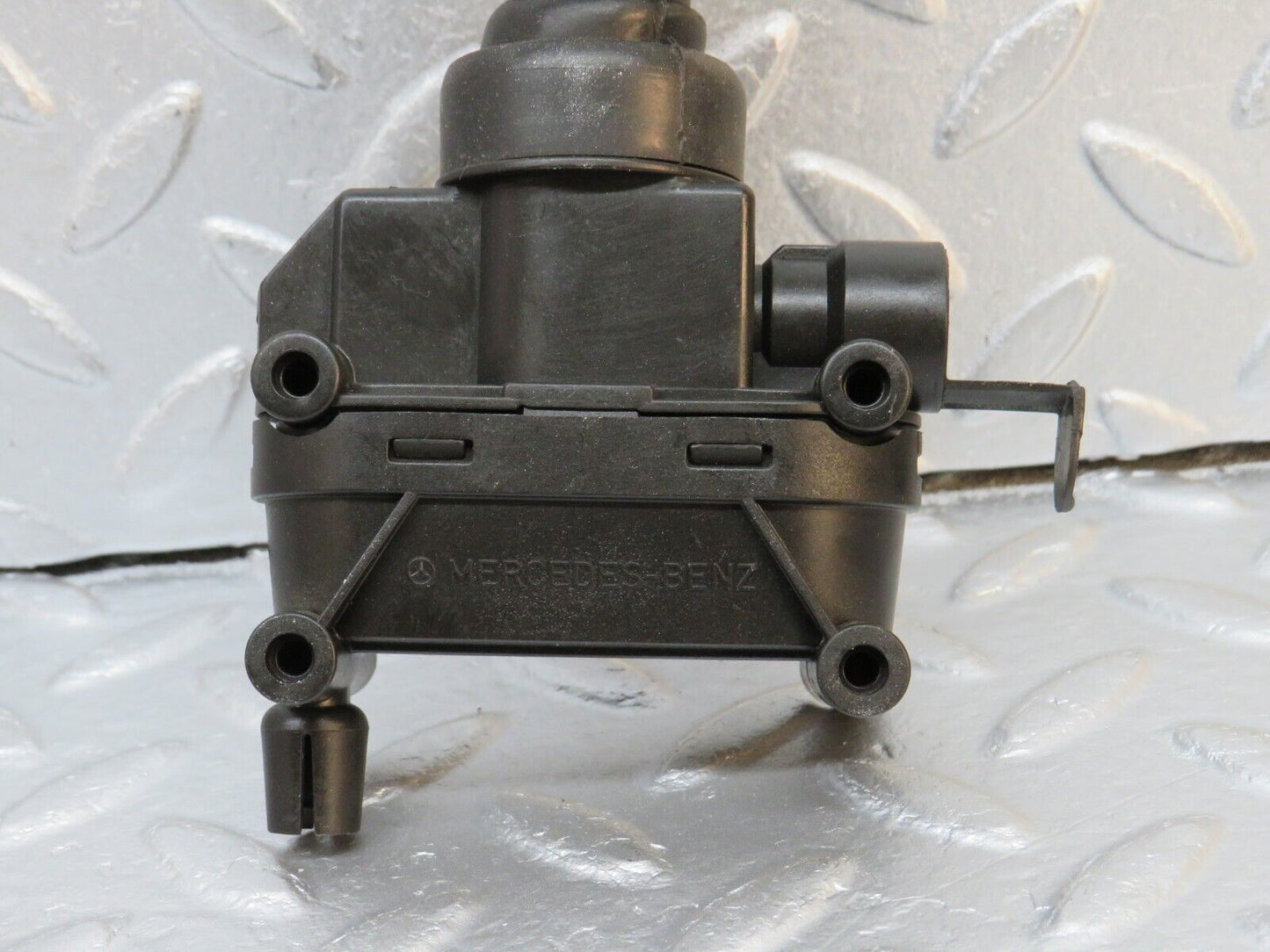 39739 Mercedes-Benz R129 320SL Coupe Door Lock Vacuum Actuator