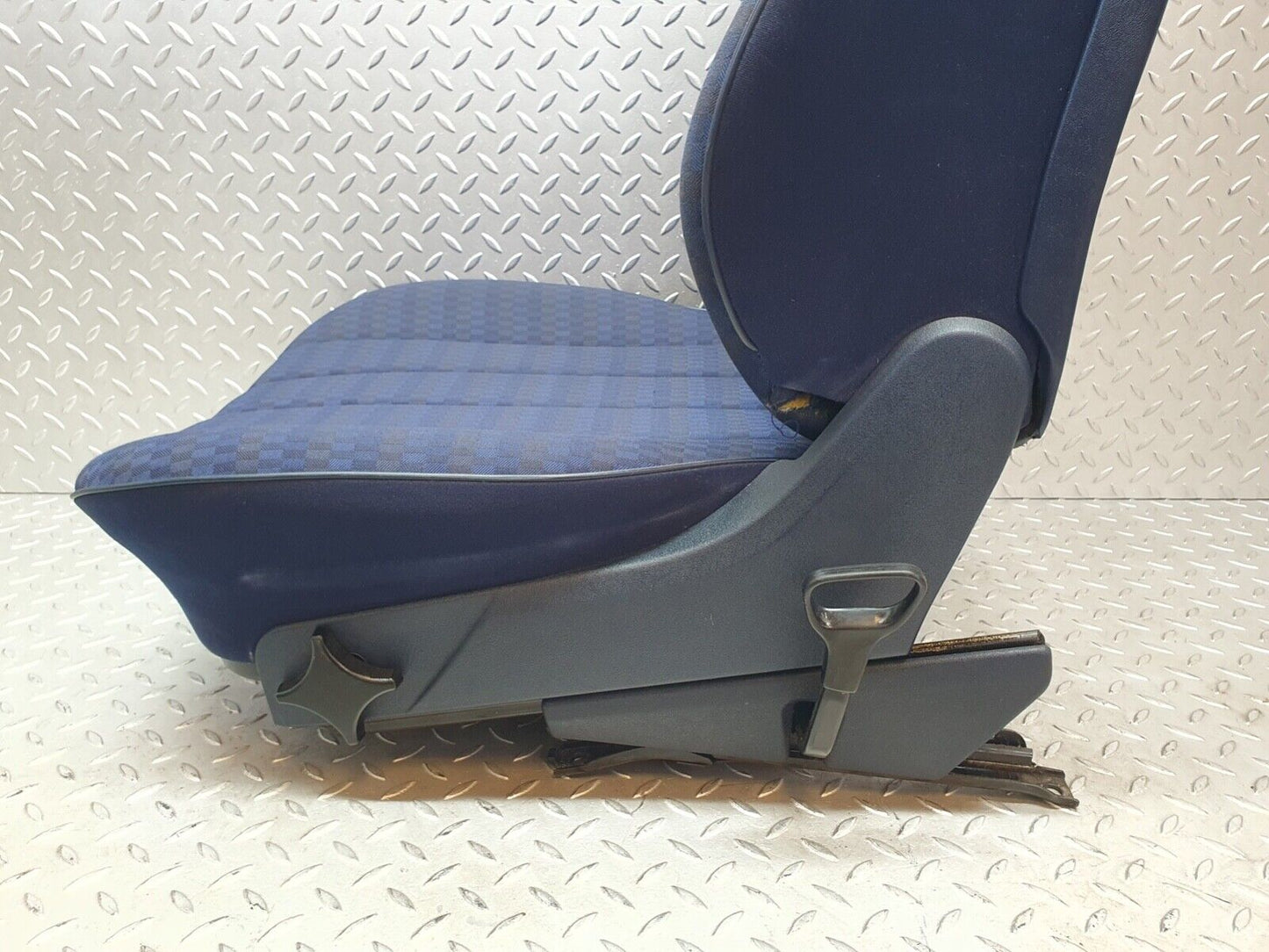 43031 Mercedes-Benz W201 190 Front Left Seat Blue 2019101450