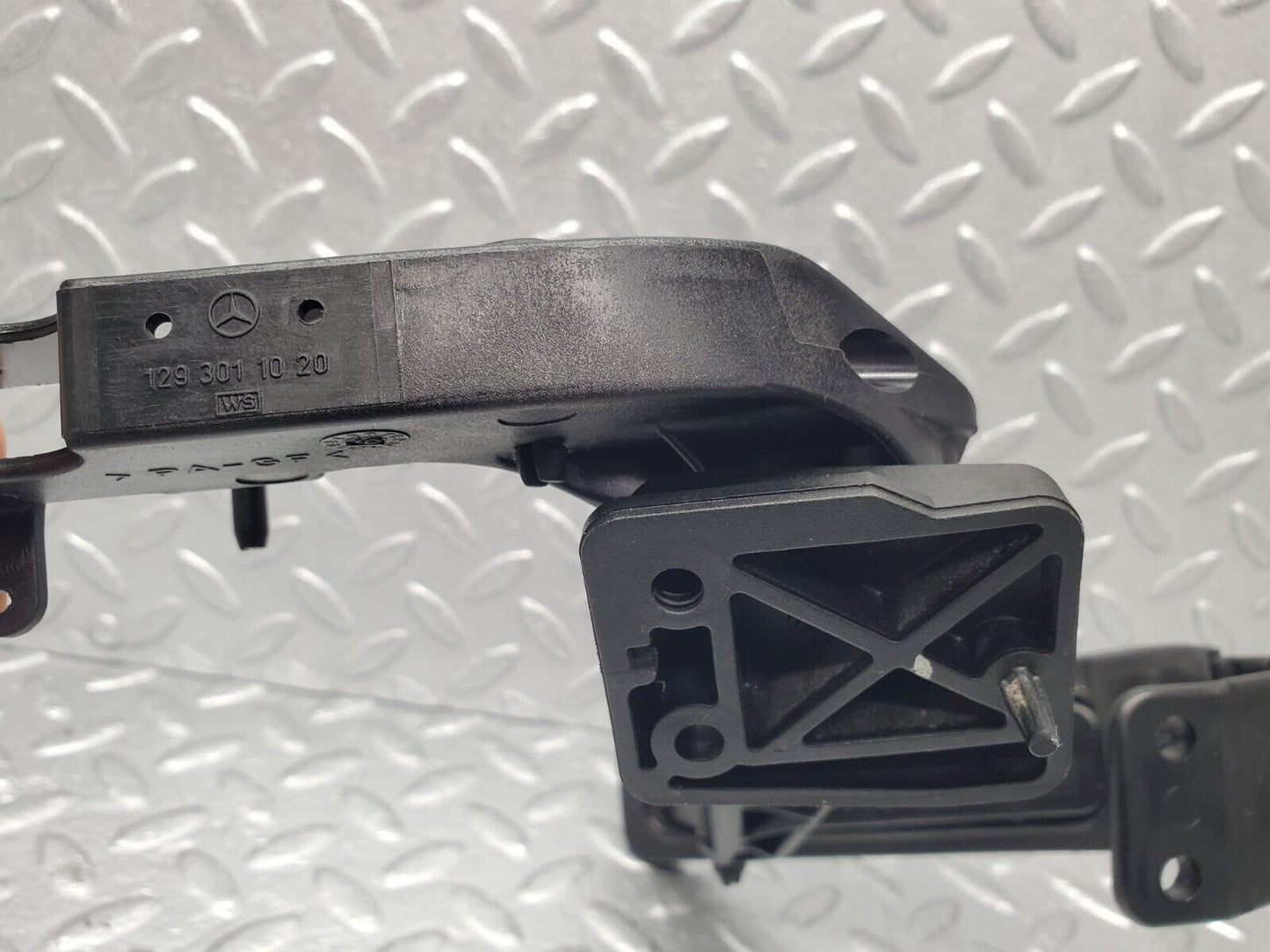 46871 Mercedes-Benz R129 320SL Coupe Accelerator Pedal & Rubber 2203010001 1293010382 1293011020