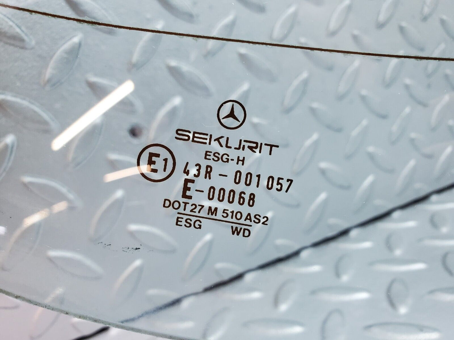 44368 Mercedes-Benz W123 280E Rear Heated Windscreen Glass