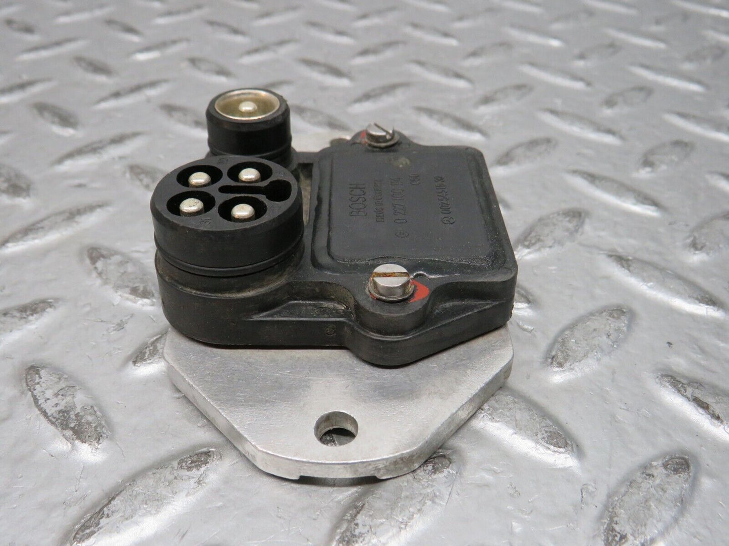 28613 Mercedes-Benz W123 230E Ignition Control Unit Bosch 0025451832