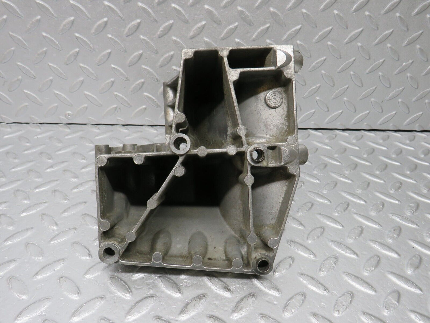 38814 Mercedes-Benz W201 190E 2.6L Power Steering Pump Bracket 1264660641