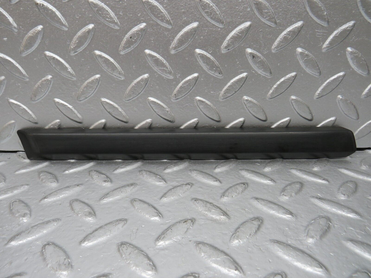 30782 Mercedes-Benz W201 190E 2.0L Front Left Fender Wing Centre Moulding Trim