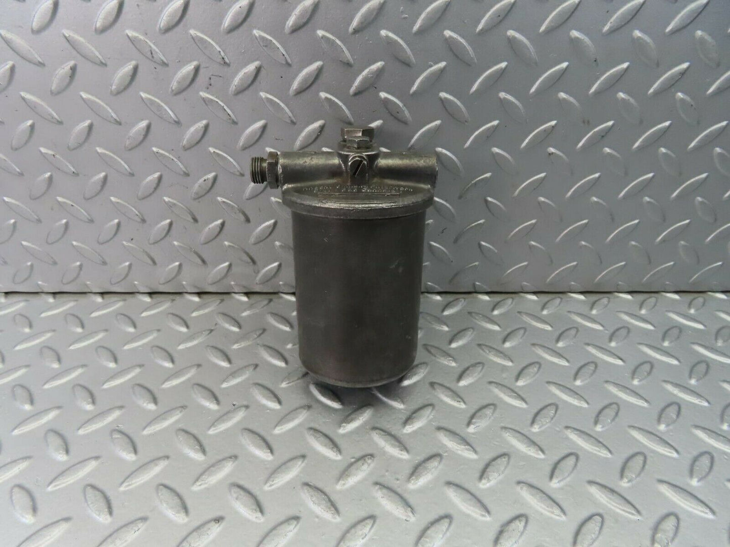 8914 Mercedes-Benz W108 Fuel Filter Housing Knecht