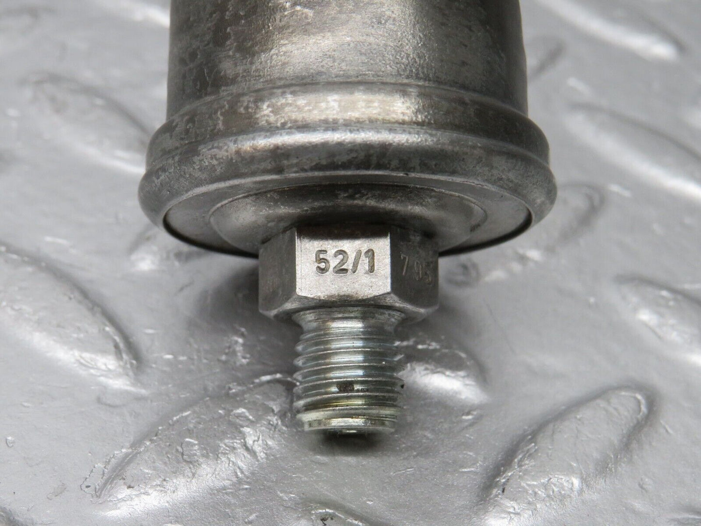 39152 Mercedes-Benz W201 190E Oil Pressure Sensor VDO