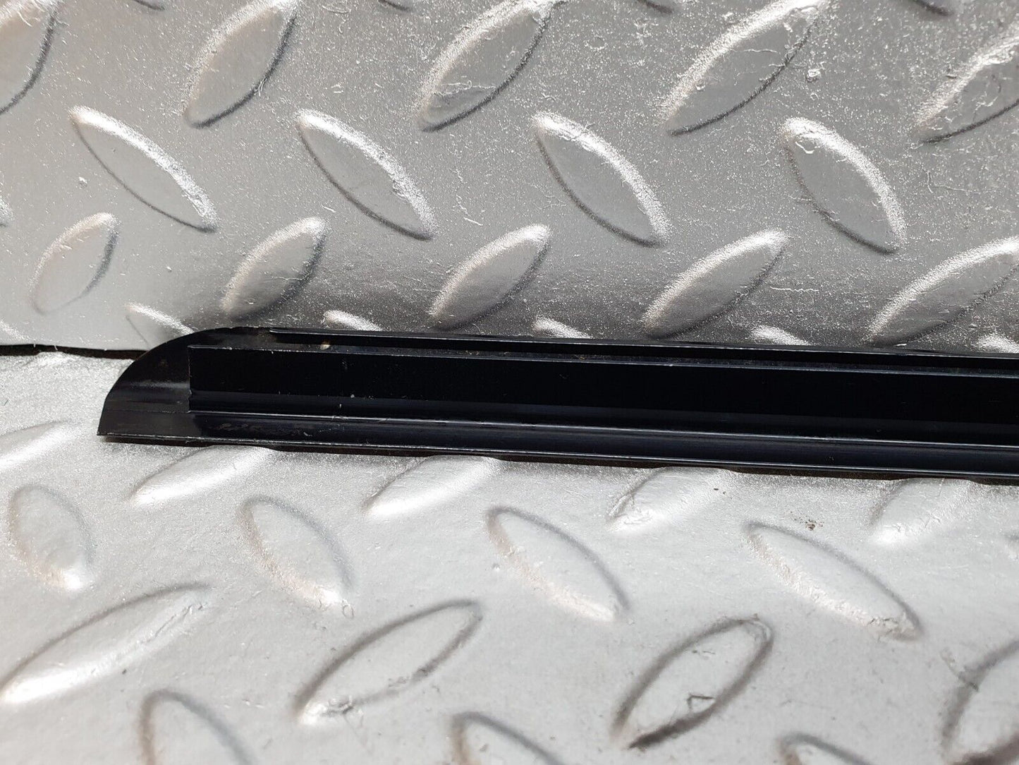 42107 Mercedes-Benz W202 C200 Front Left Door Moulding Trim