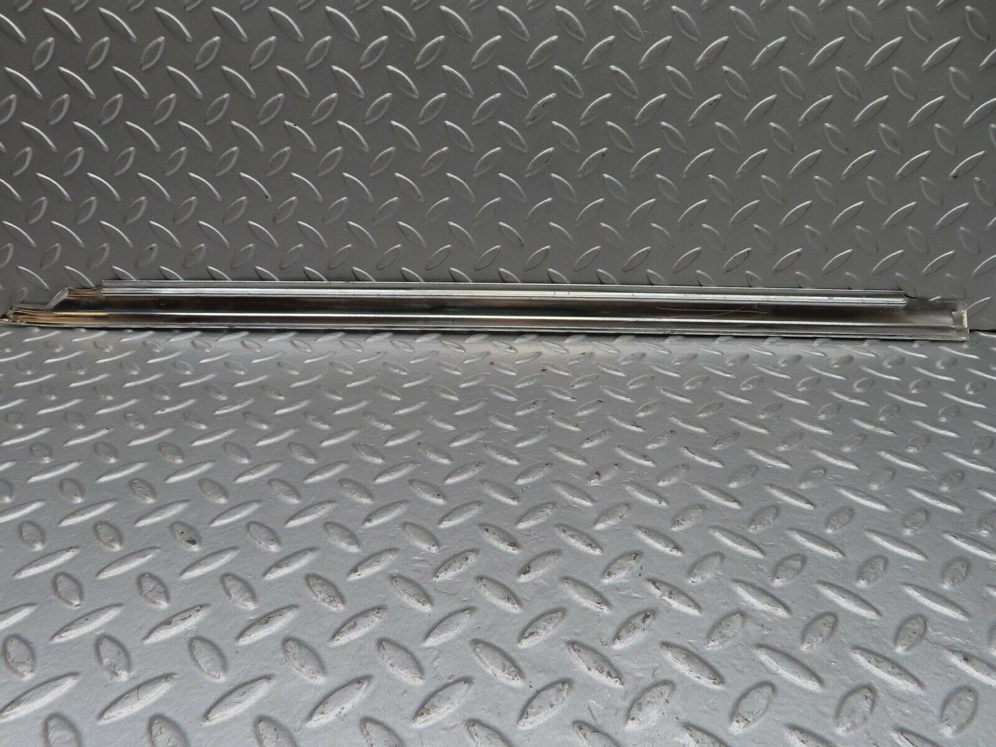 13029 Mercedes-Benz W111 220S Front Right Door Chrome Moulding Trim