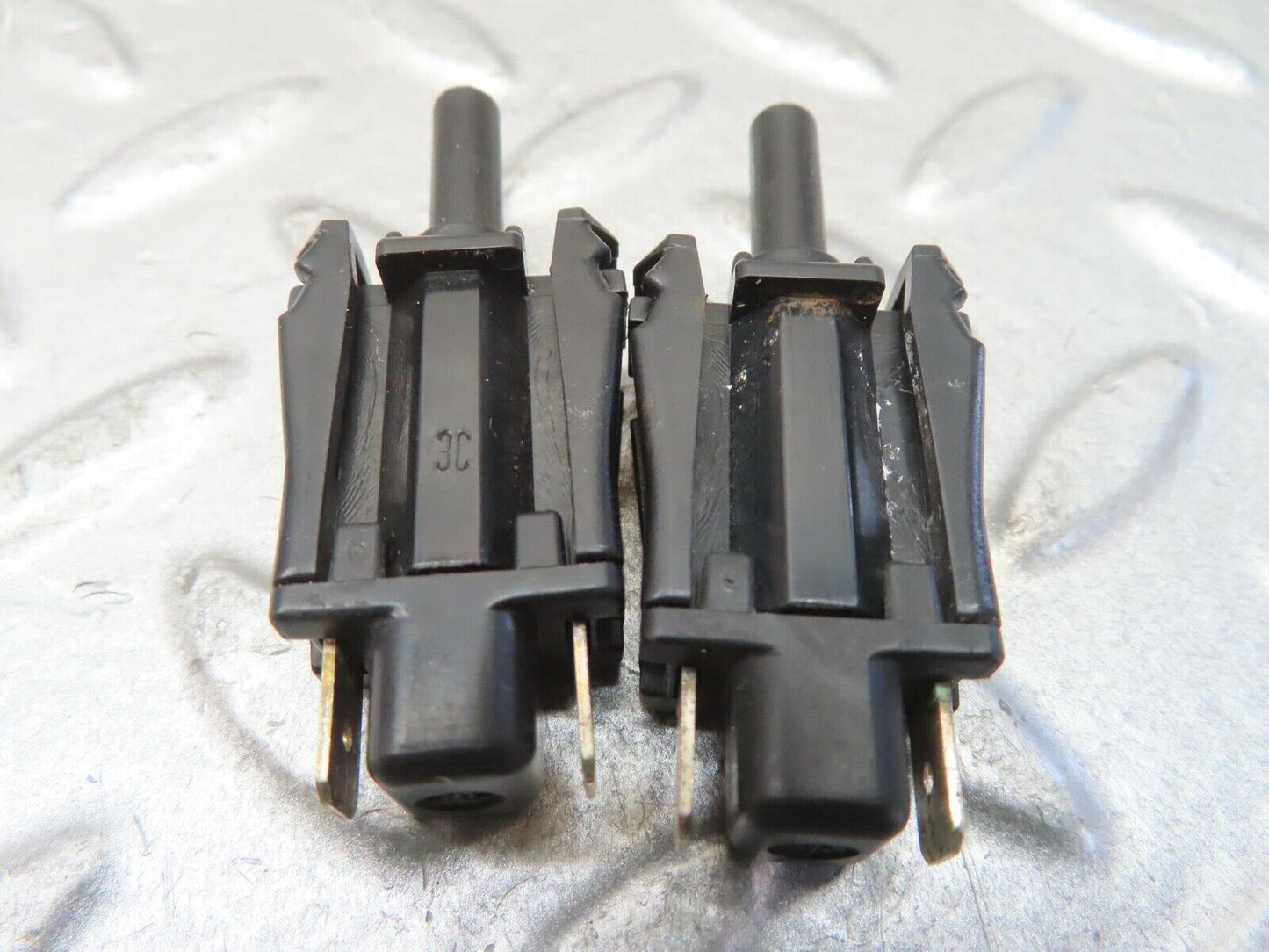 13687 Mercedes-Benz W123 200 Door Contact Switch Pair 0015458714