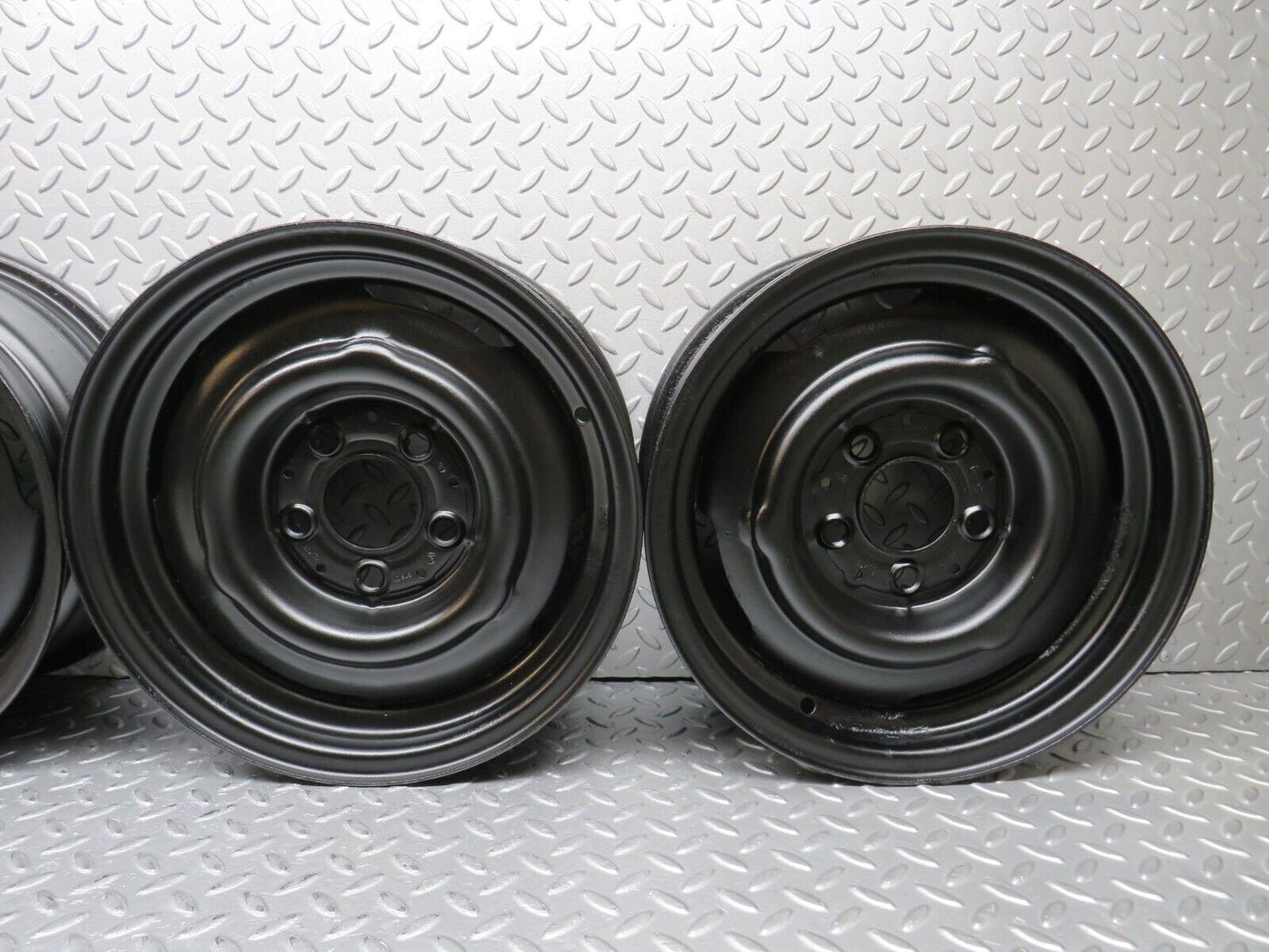 39049 Mercedes-Benz Steel Wheel Set 6Jx14H2 1084000002