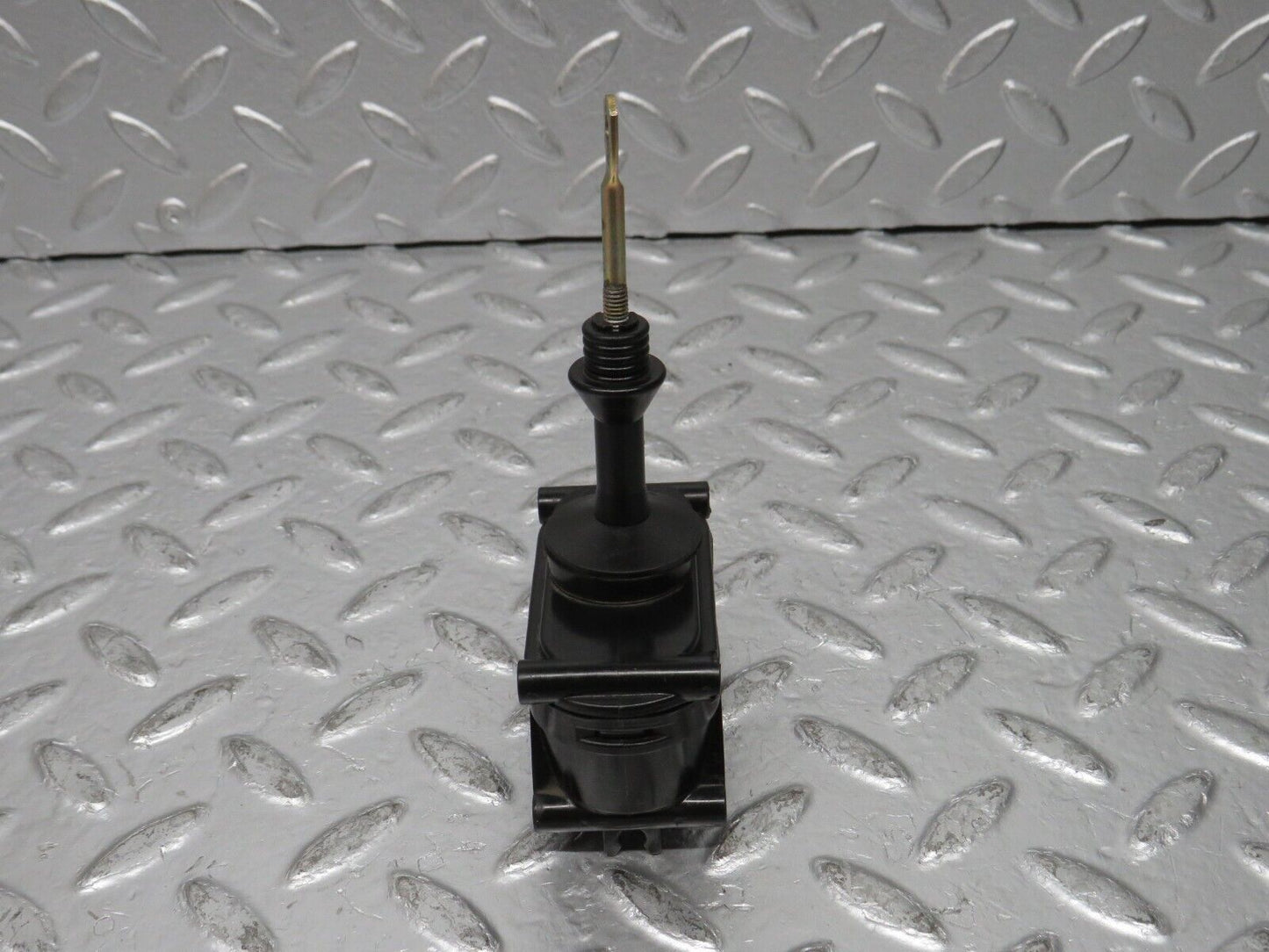 30876 Mercedes-Benz W201 190E 2.0L Door Lock Vacuum Actuator Front Left