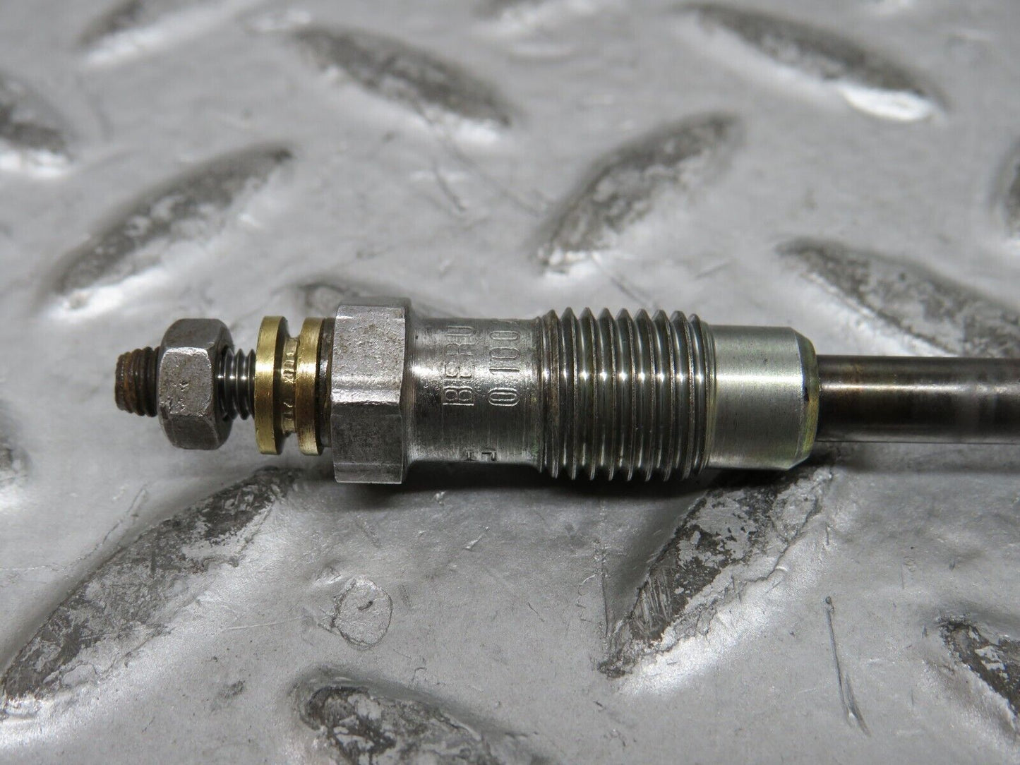 28499 Mercedes-Benz S123 240D Wagon Glow Plug Beru 0100221107