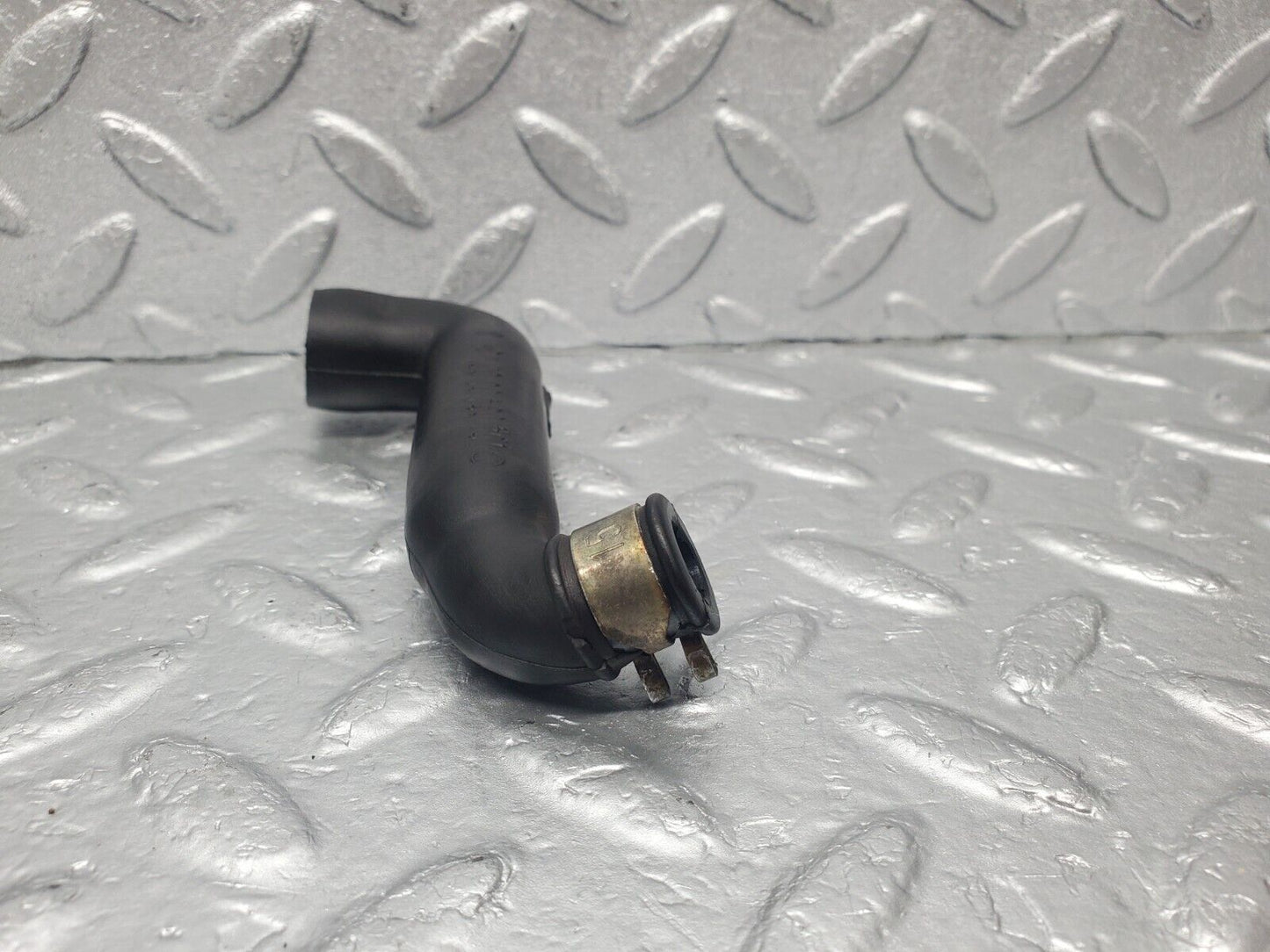 46208 Mercedes-Benz W124 280E Crankcase Breather Hose Pipe 2X 1040943582 1040943682