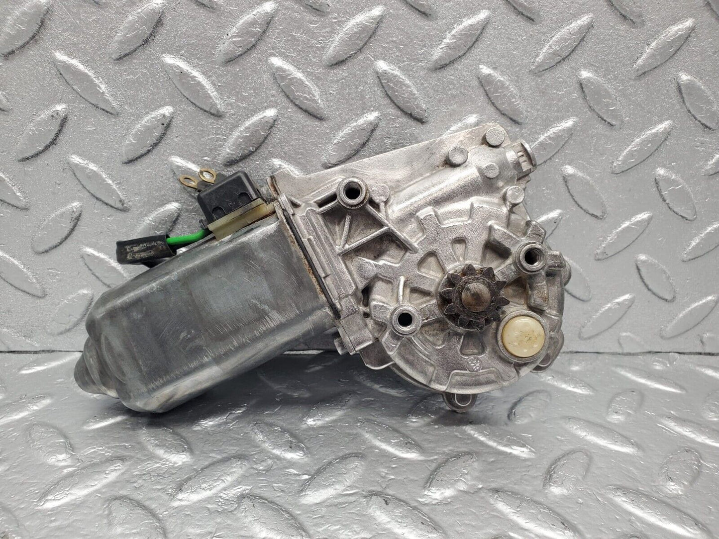 30310 Mercedes-Benz W124 230E Window Regulator Motor Left Bosch 0130821284