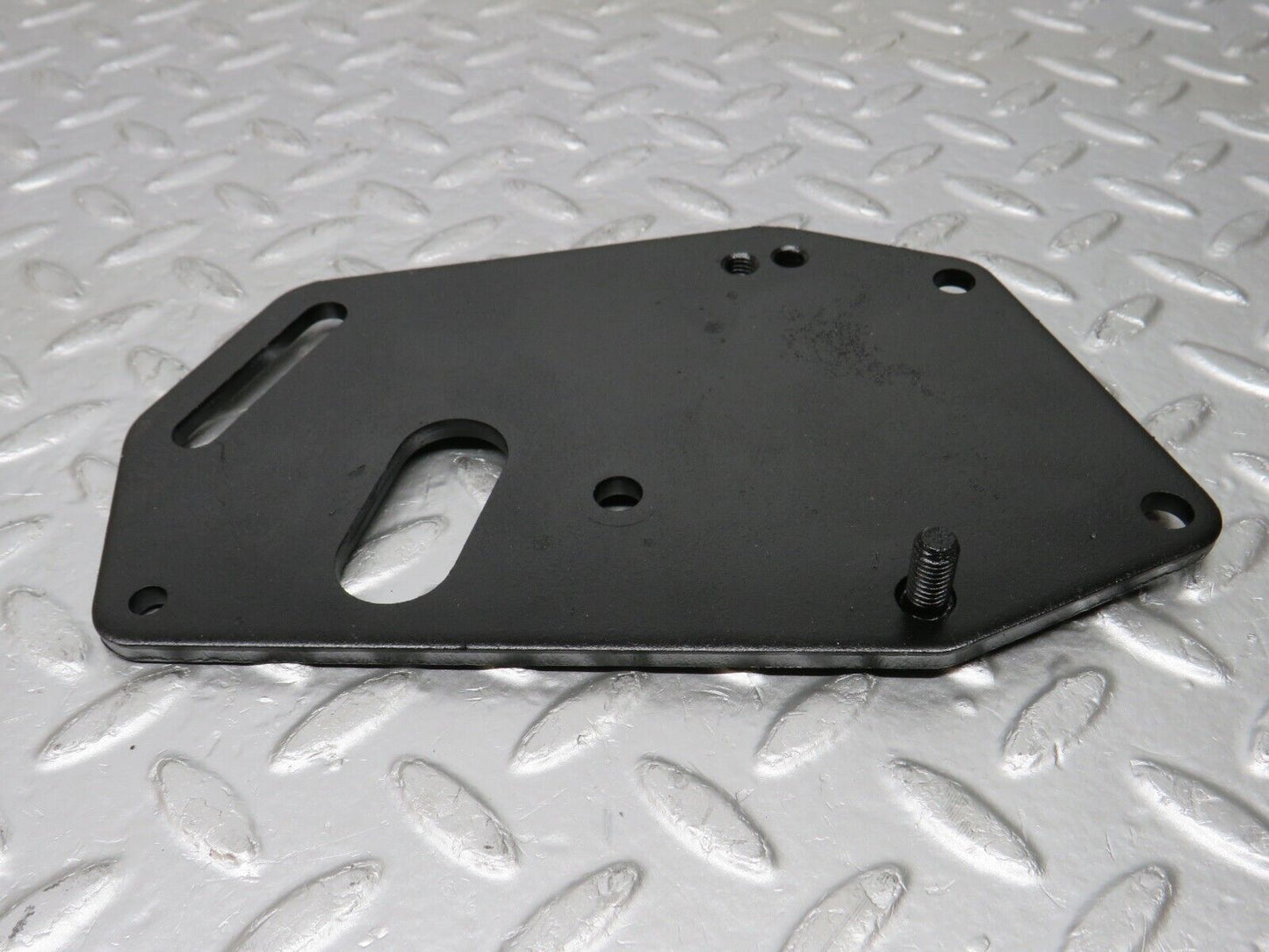 32985 Mercedes-Benz C107 R107 350 V8 Power Steering Pump Bracket