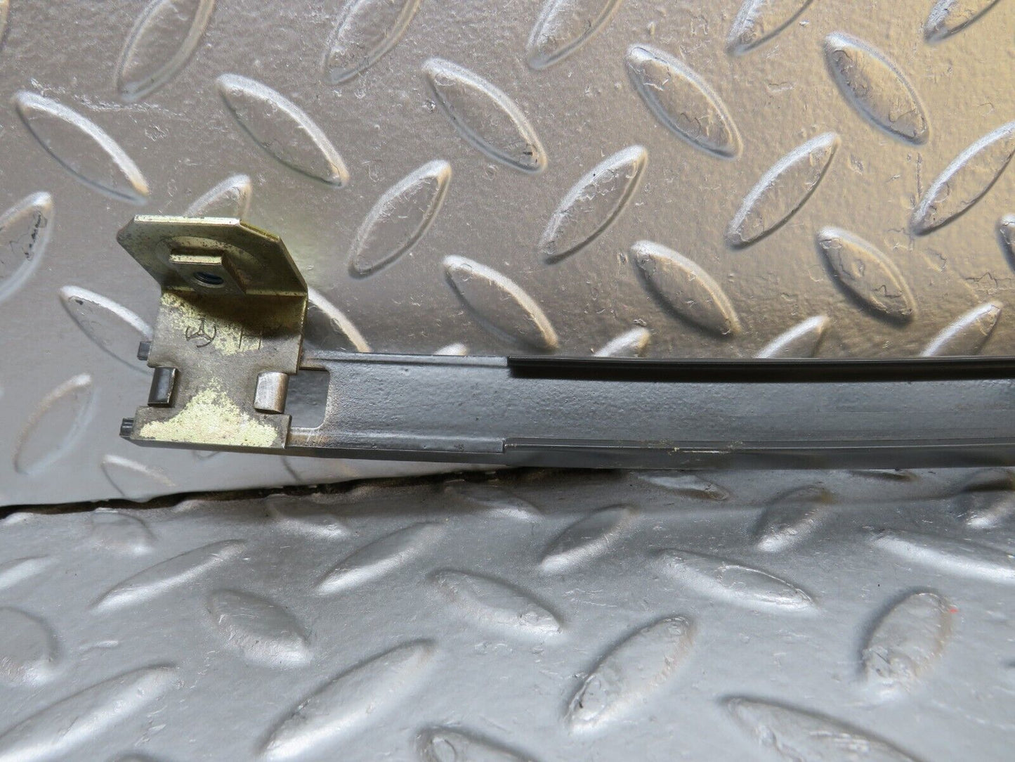 32314 Mercedes-Benz S124 300TE Wagon Rear Right Door Window Channel