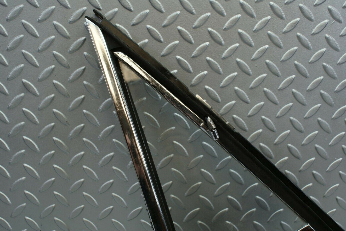 2715 Mercedes-Benz W108 280SE Quarter Window Glass Front Right