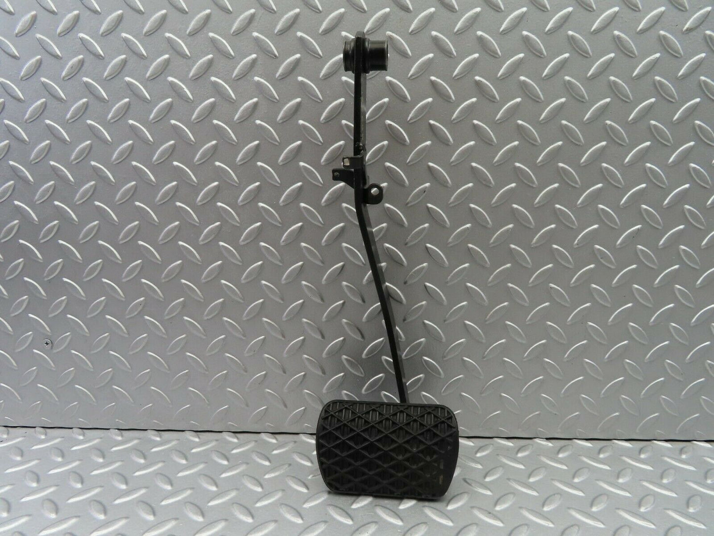 6780 Mercedes-Benz S124 E220 Wagon Brake Pedal 1232910082