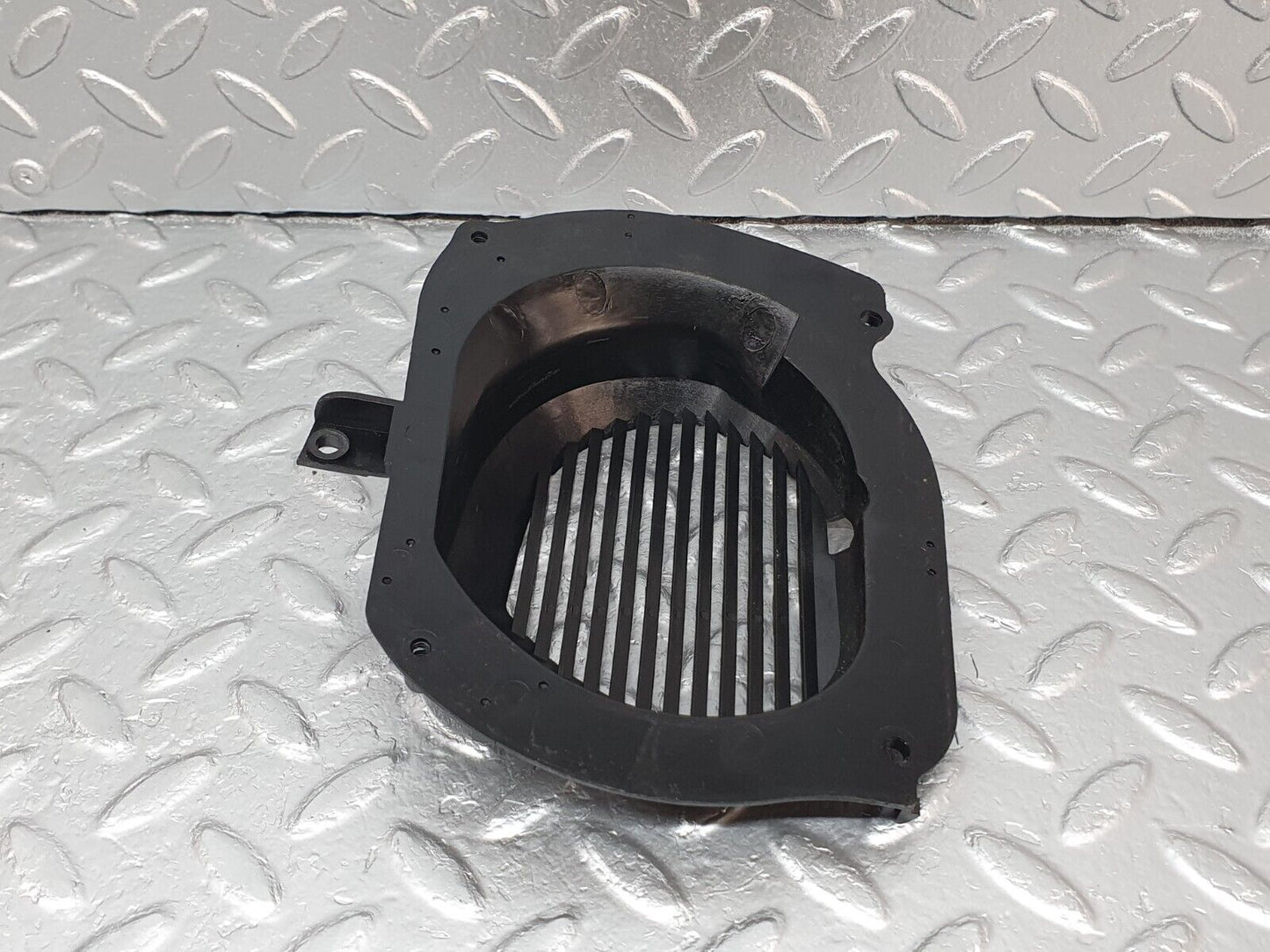 41743 Mercedes-Benz W202 C200 Rear Left Door Speaker Cover 2028270783