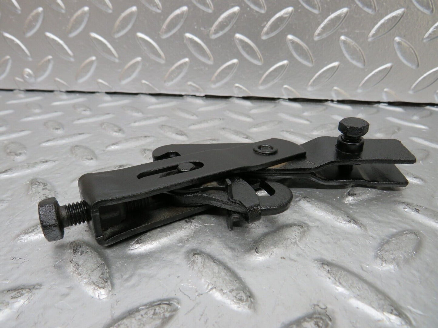 25284 Mercedes-Benz W201 190D Handbrake Adjusting Handbrake Regulator